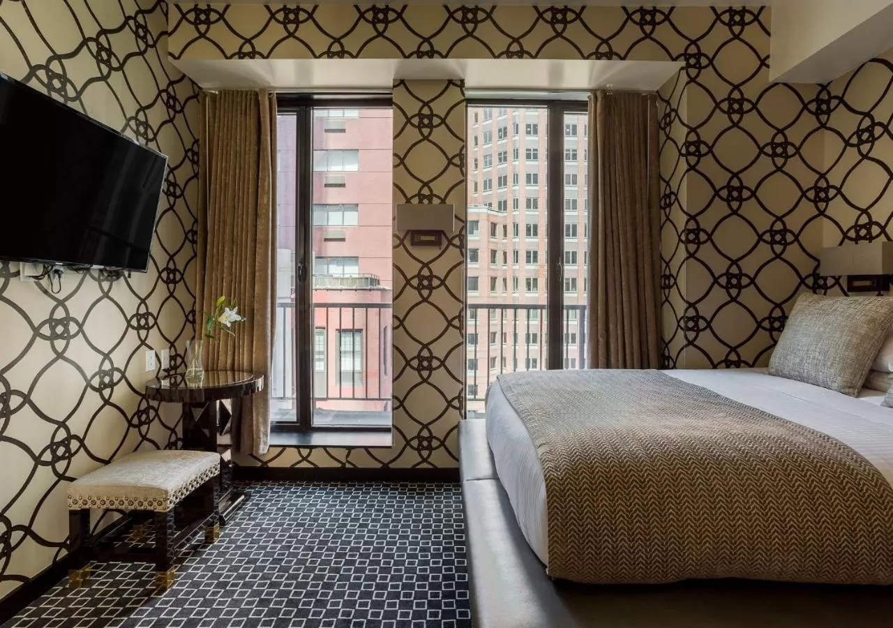 Standard Queen Room in 45 Times Square Hotel