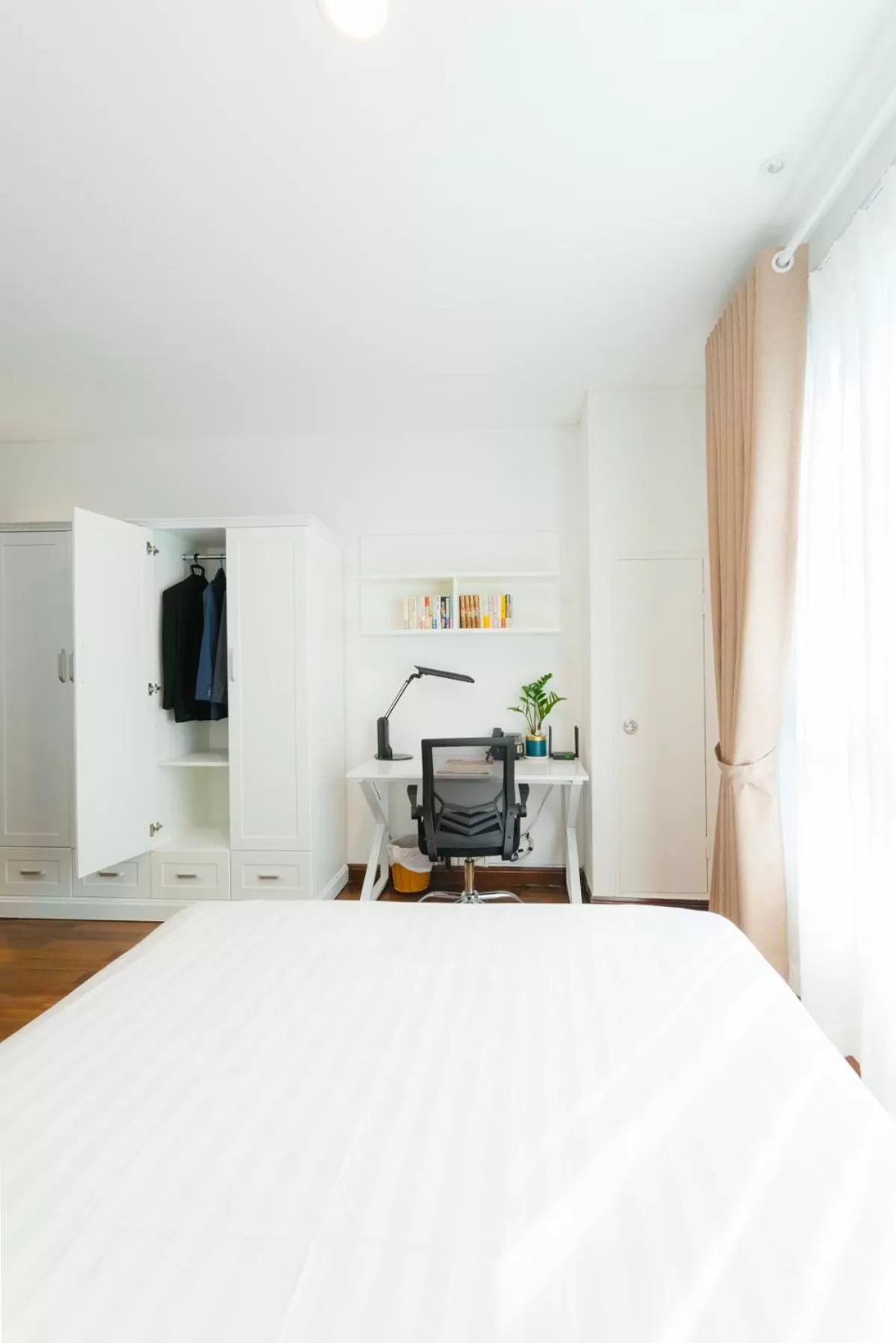 hair dresser, Bed in Lancaster Ho Chi Minh Serviced Apartment Official