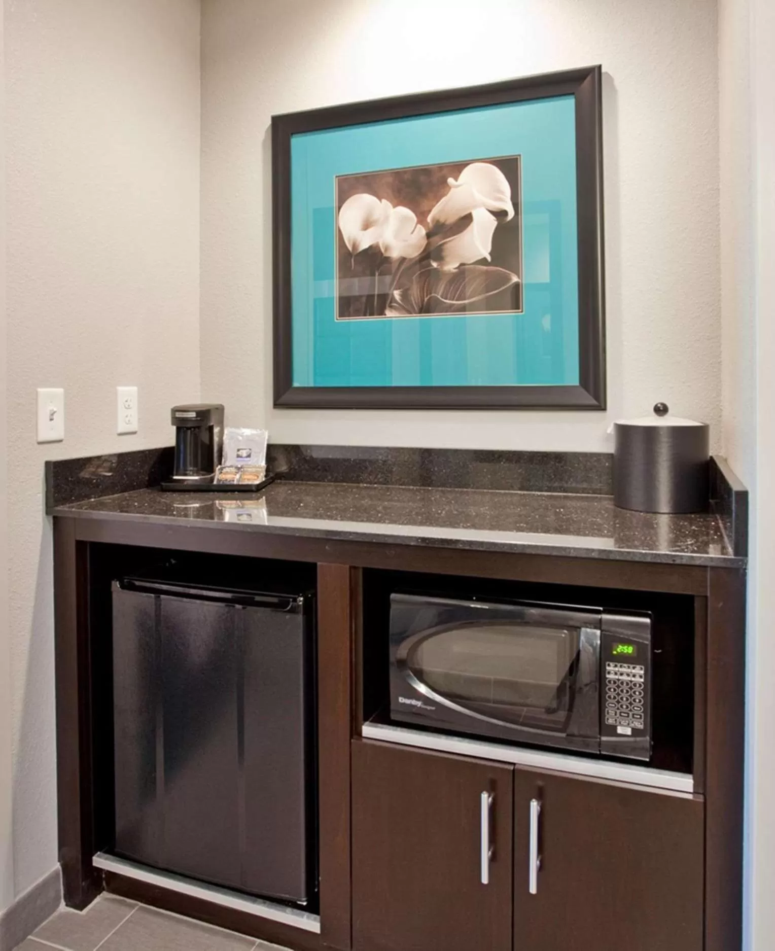 Kitchen or kitchenette in Hampton Inn Kearney