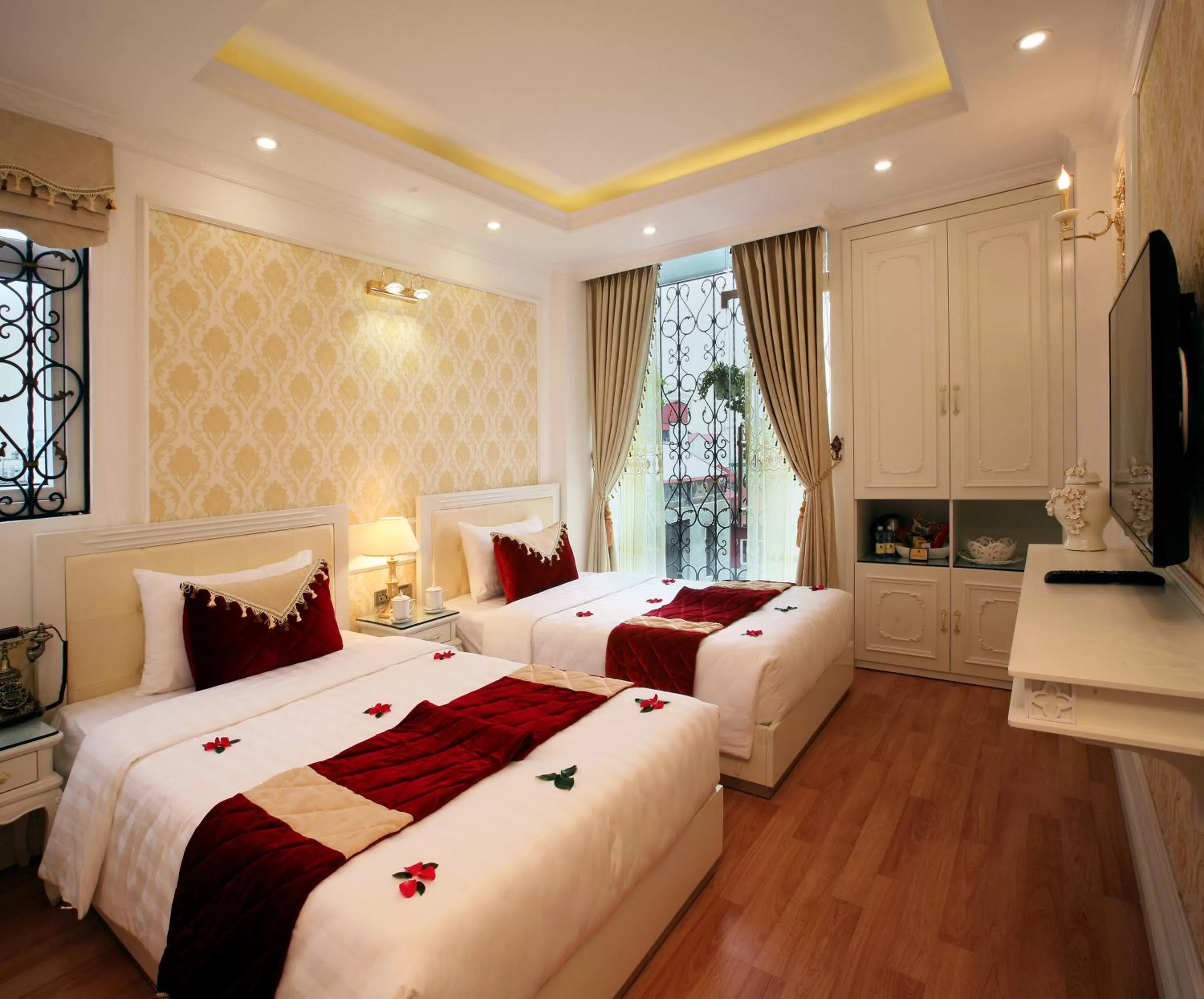 Bedroom, Bed in Hanoi Hotel Royal