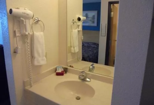 Bathroom in Herington Inn and Suites