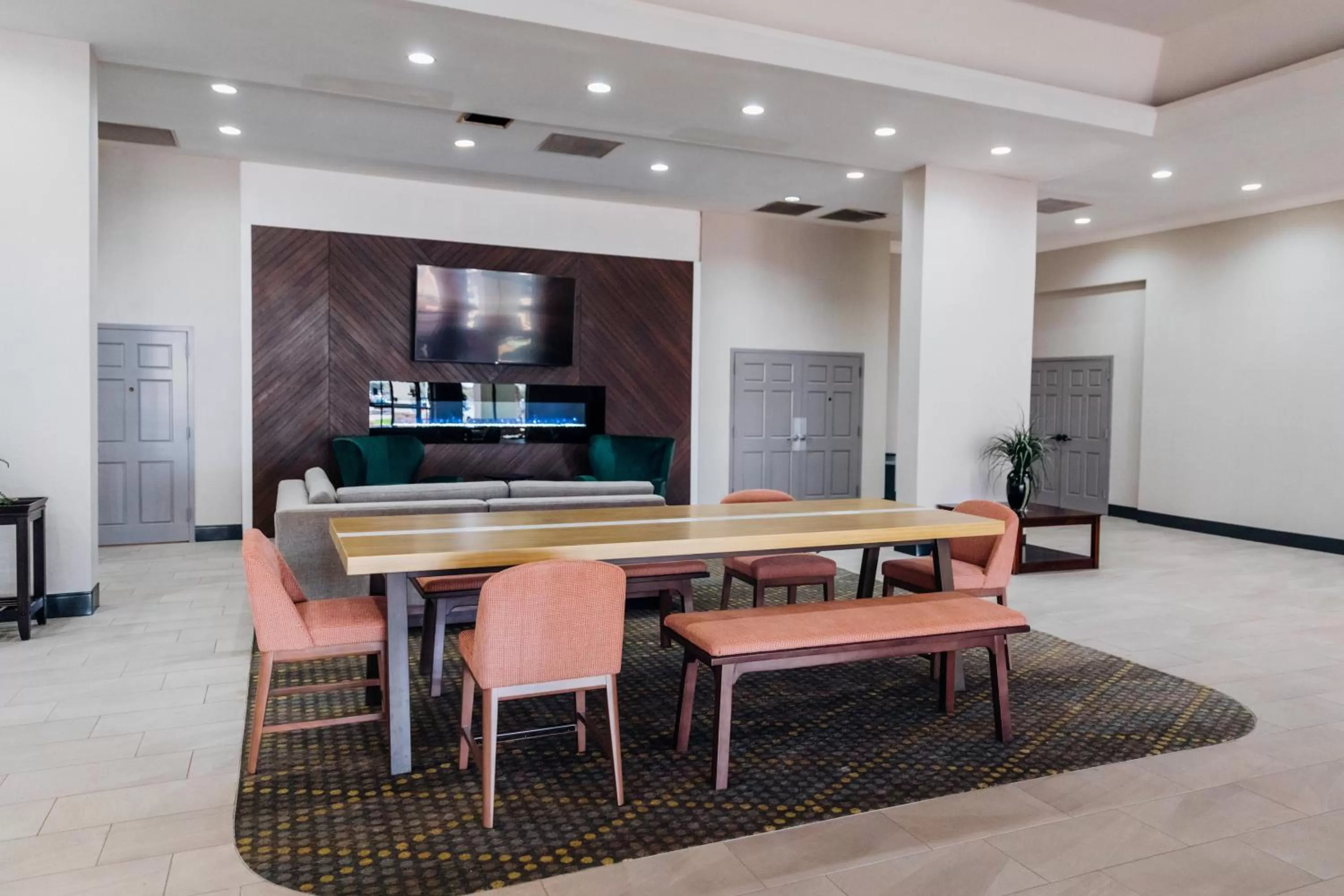 Property building in Holiday Inn Phoenix-Mesa Chandler by IHG