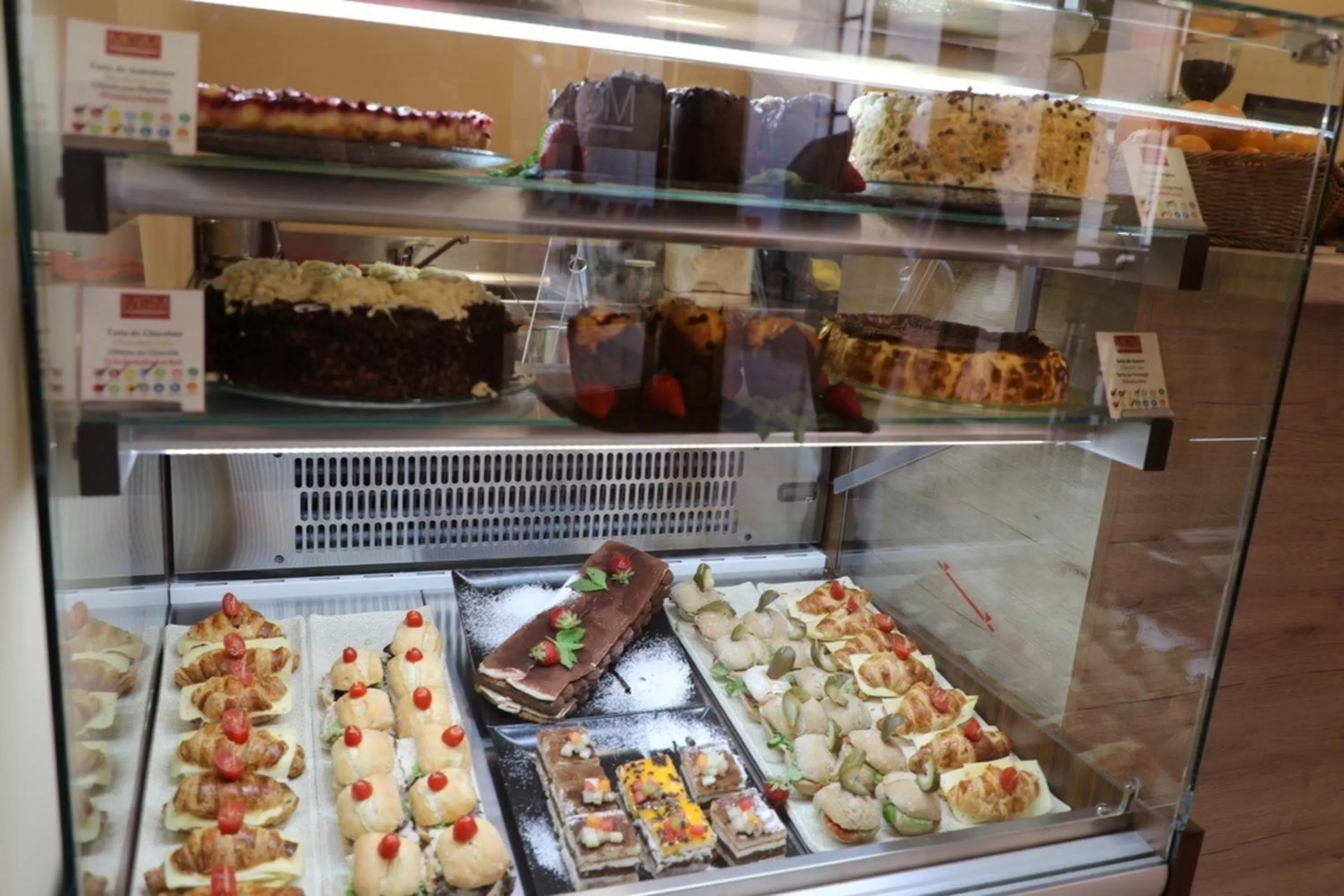 Restaurant/places to eat in Grand Muthu Golf Plaza Hotel & Spa