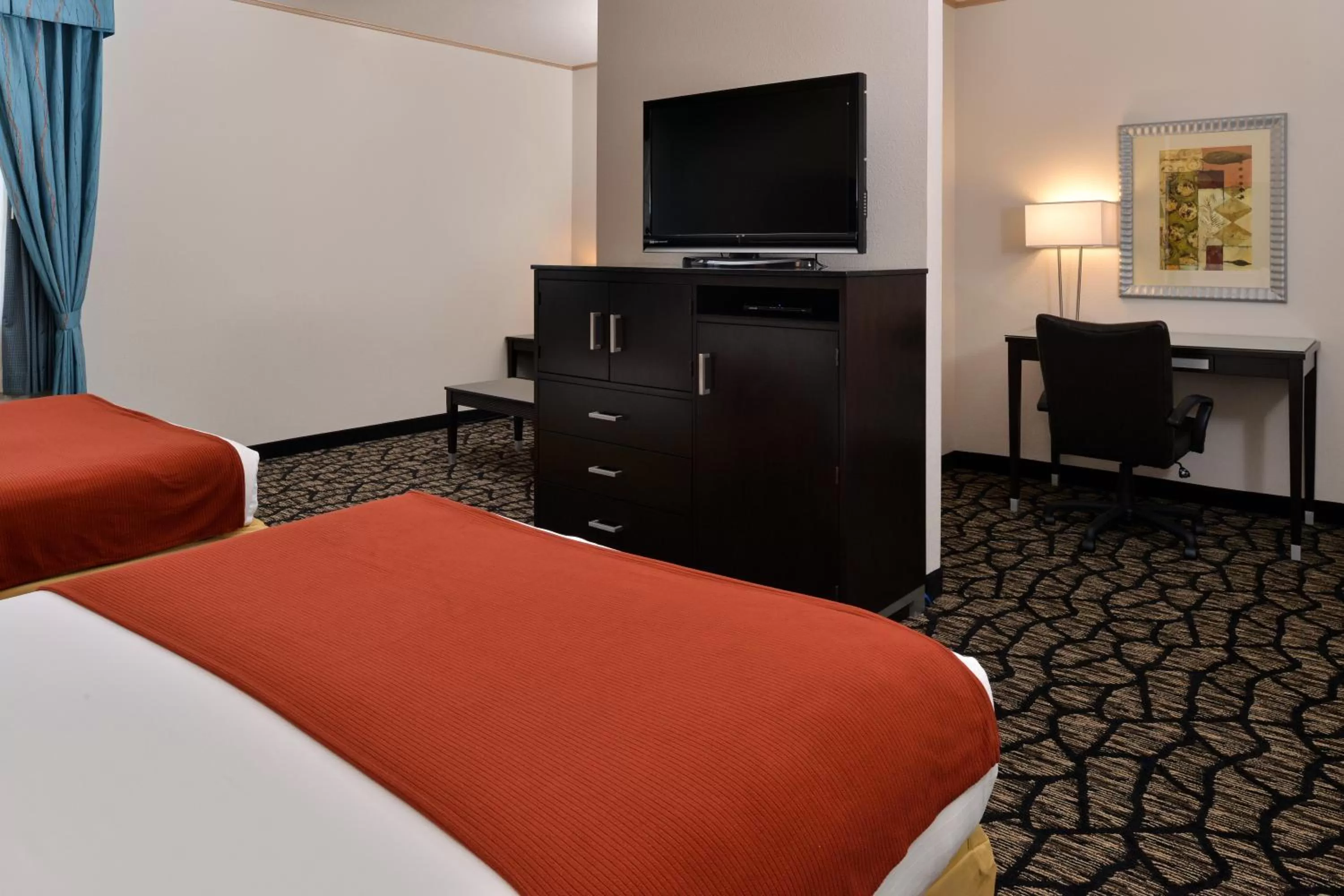 Holiday Inn Express & Suites Tacoma South - Lakewood by IHG
