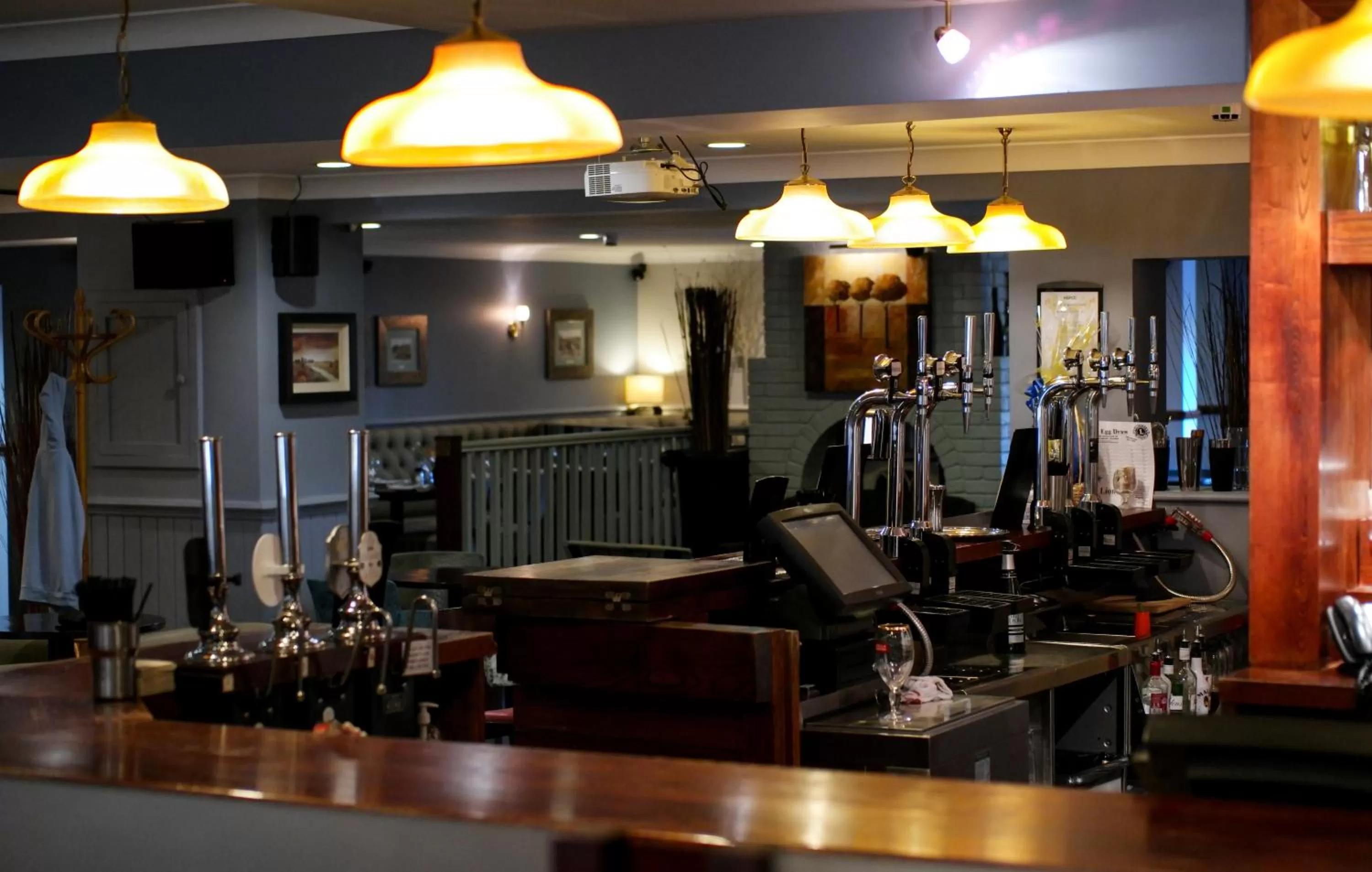 Lounge or bar in Crown Lodge Hotel