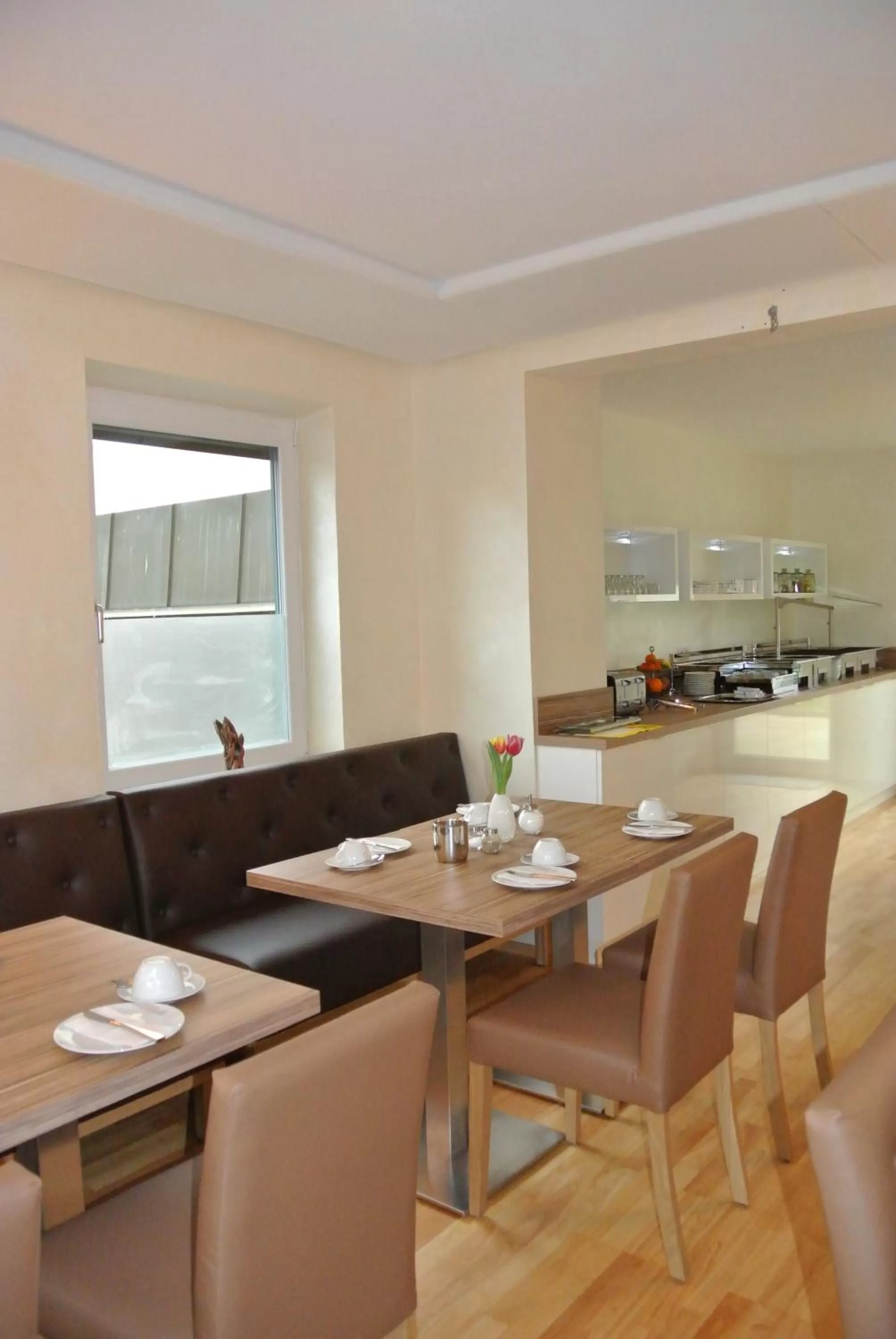 Restaurant/places to eat in Nürnberger Trichter Family-Business Hotel Garni