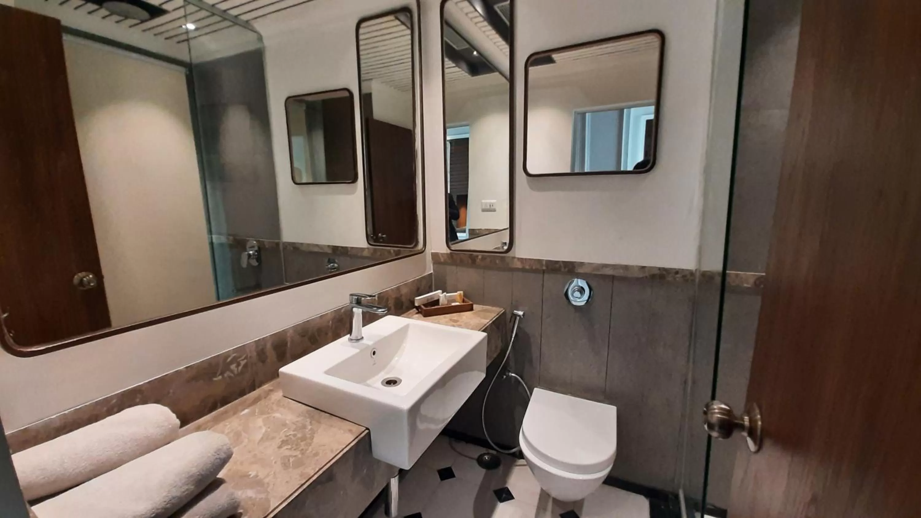 Bathroom in Polo Floatel Kolkata