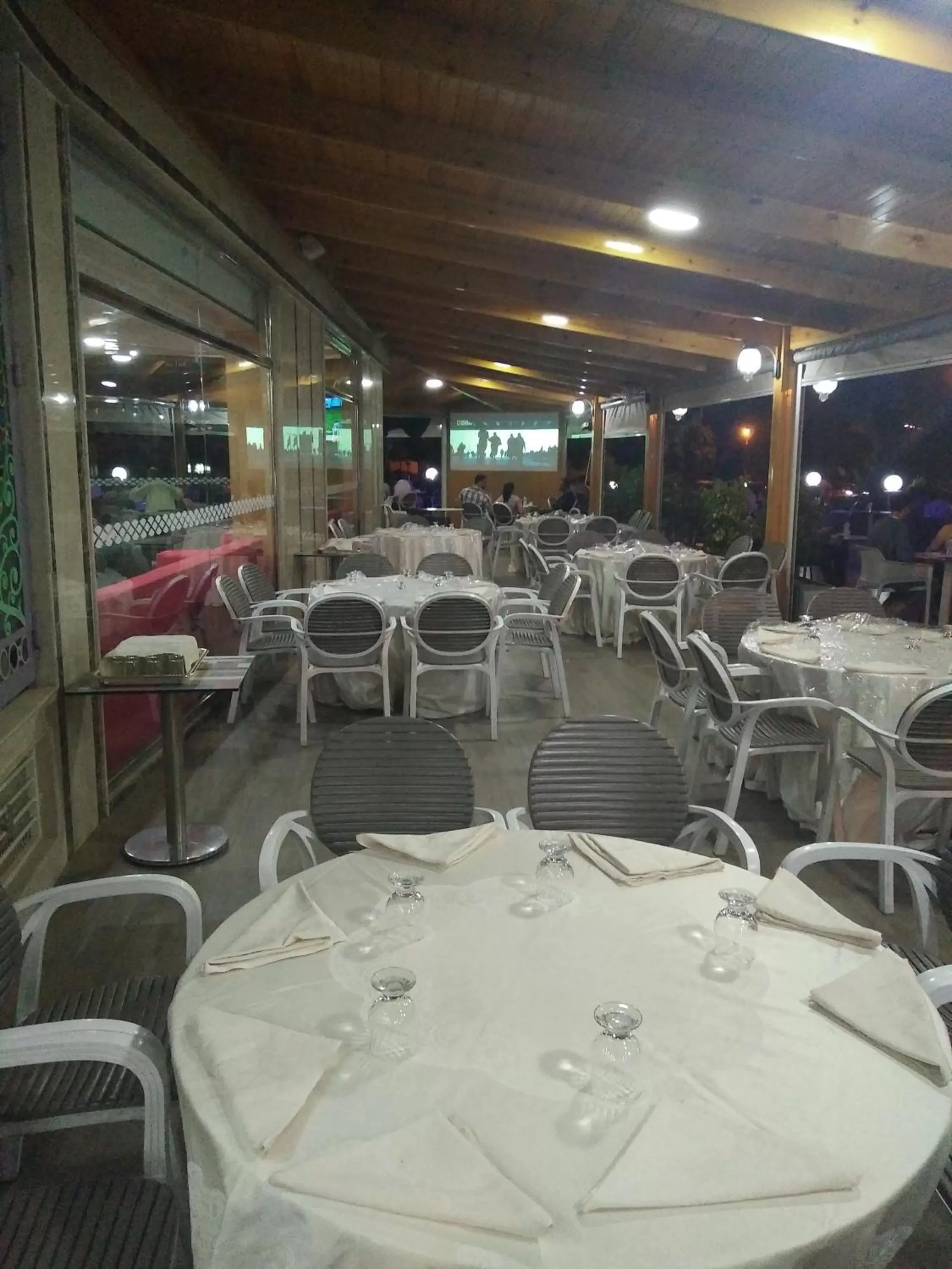 Hôtel Hadaik Ain Asserdoune