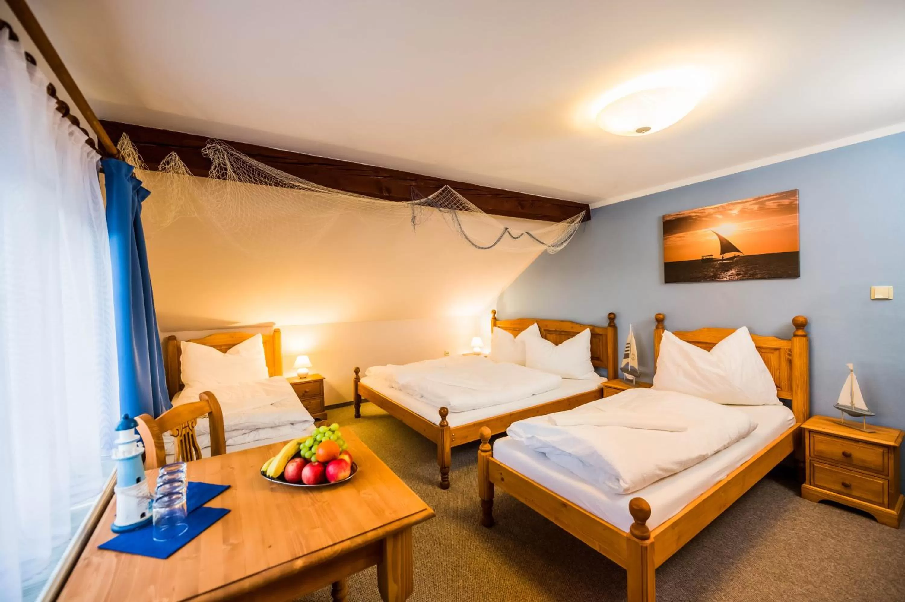 Photo of the whole room, Bed in La Port