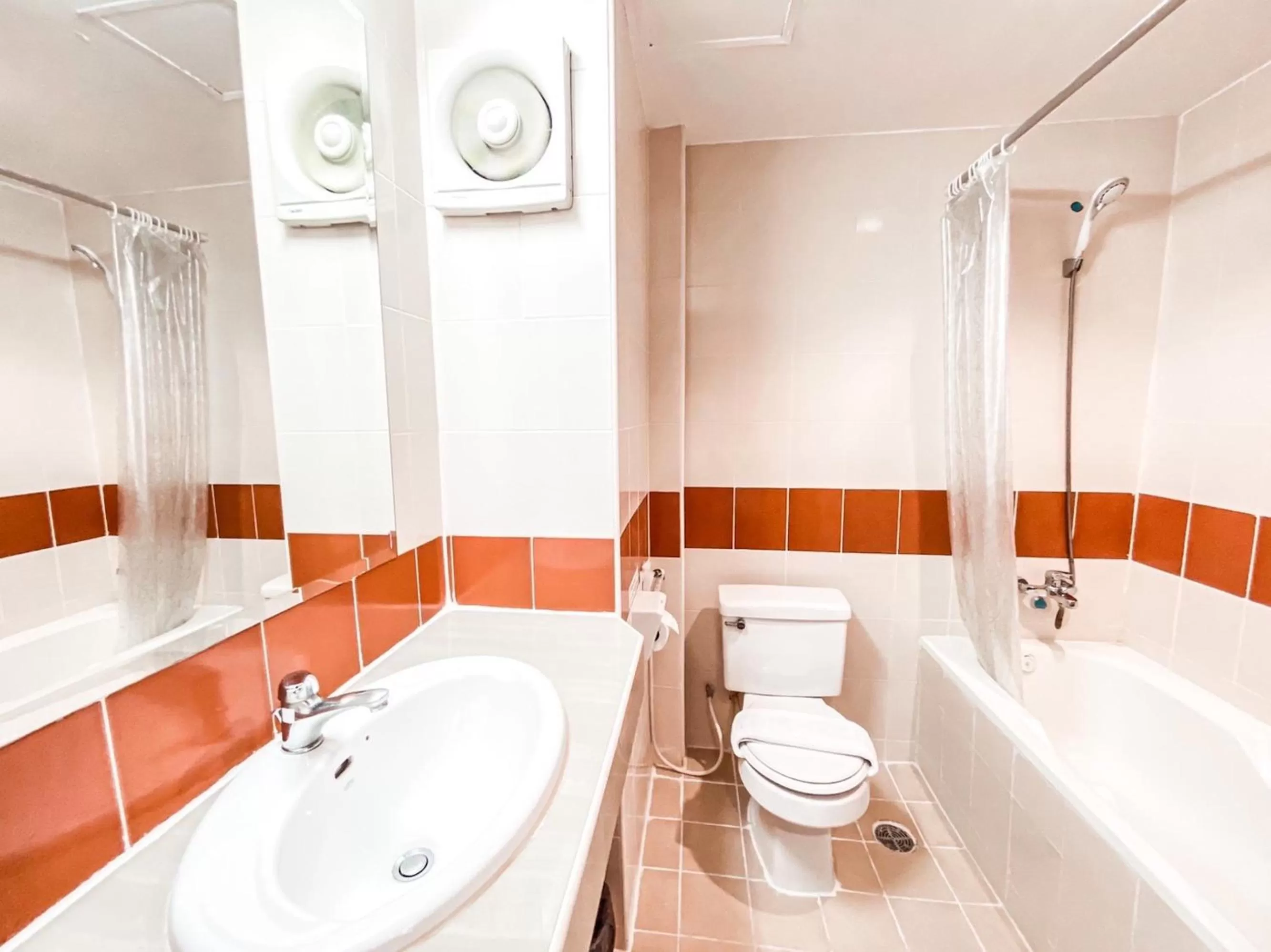 Bathroom in Piyada Residence By TecHotels - Guest Friendly - Near to Beach, Famous Walking Street - Night Clubs , Bars & Discos