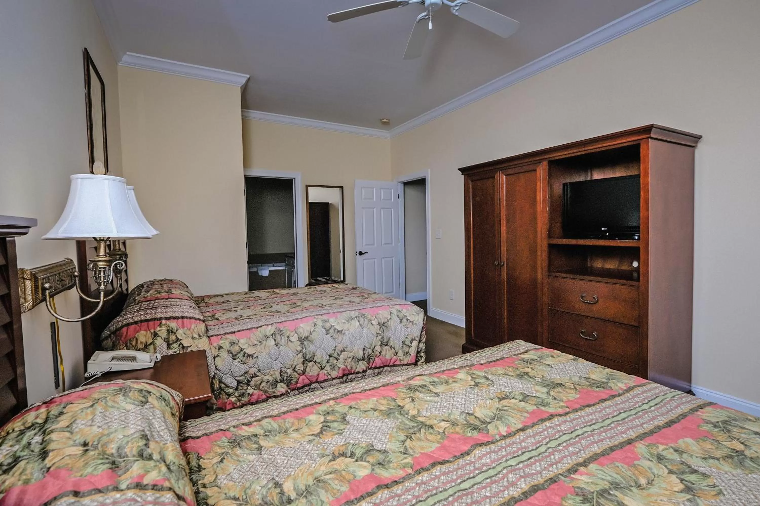 Bedroom, Bed in Litchfield Beach & Golf Resort