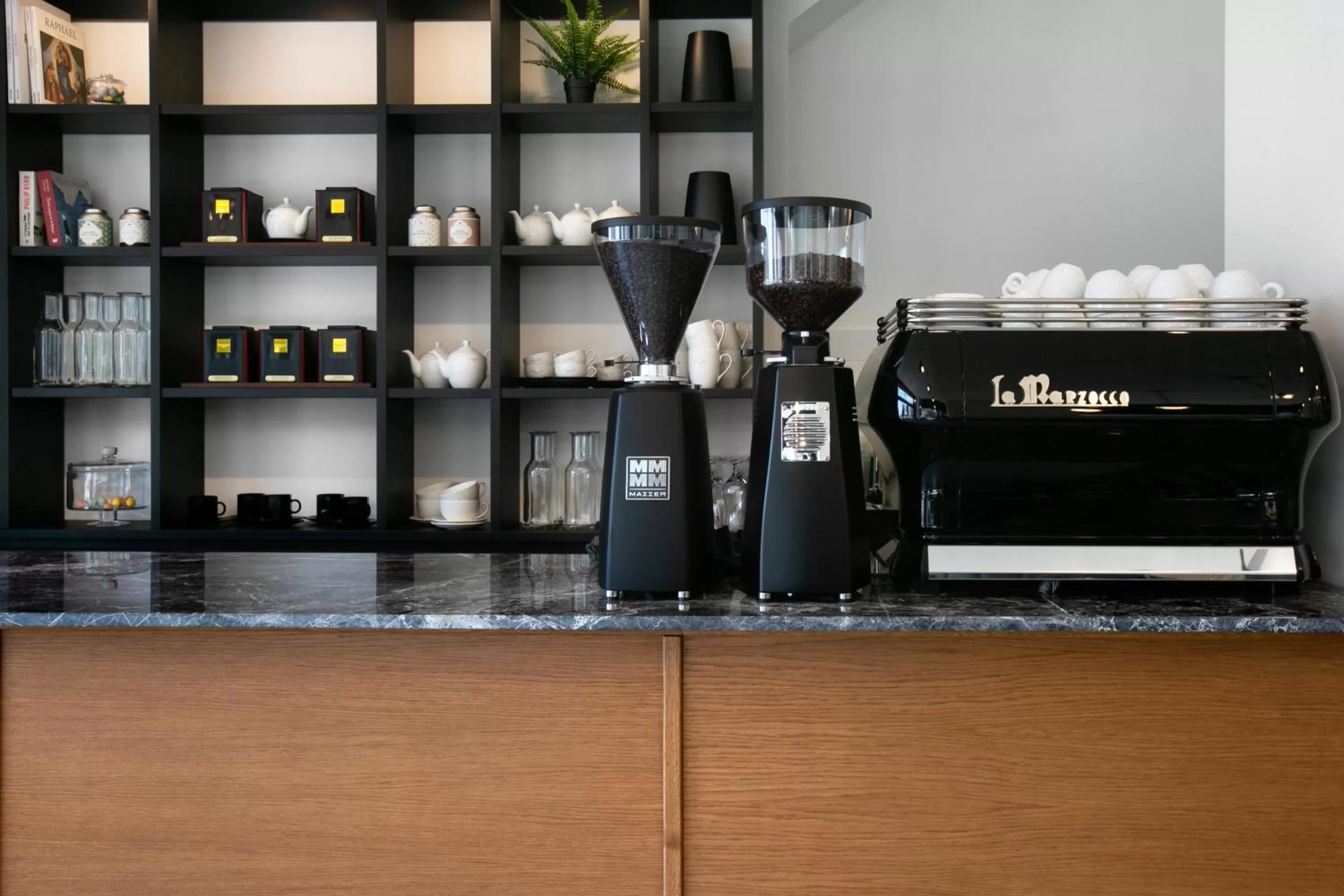 Restaurant/places to eat in Noa Hotel