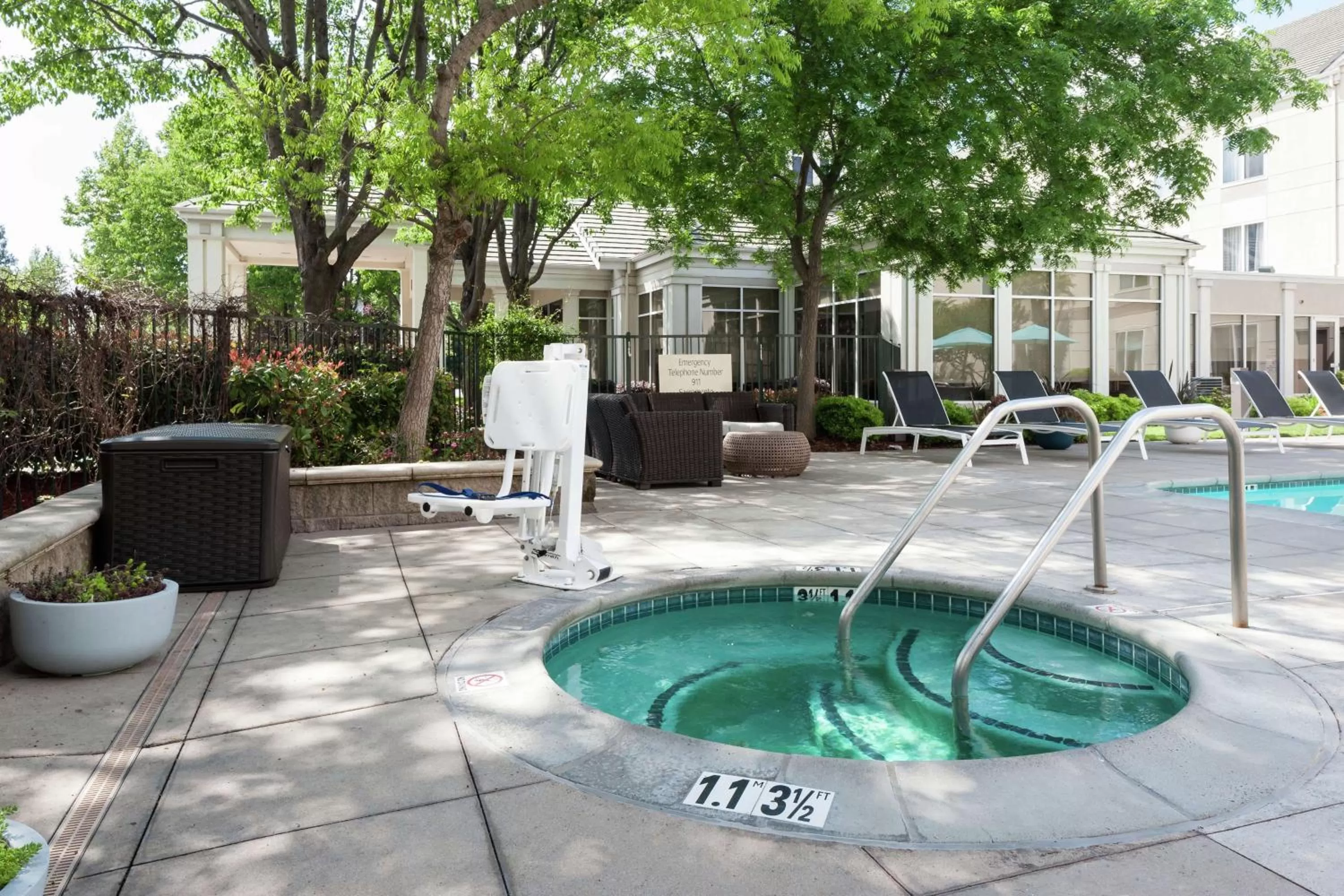 Hot Tub in Hilton Garden Inn Sacramento/South Natomas