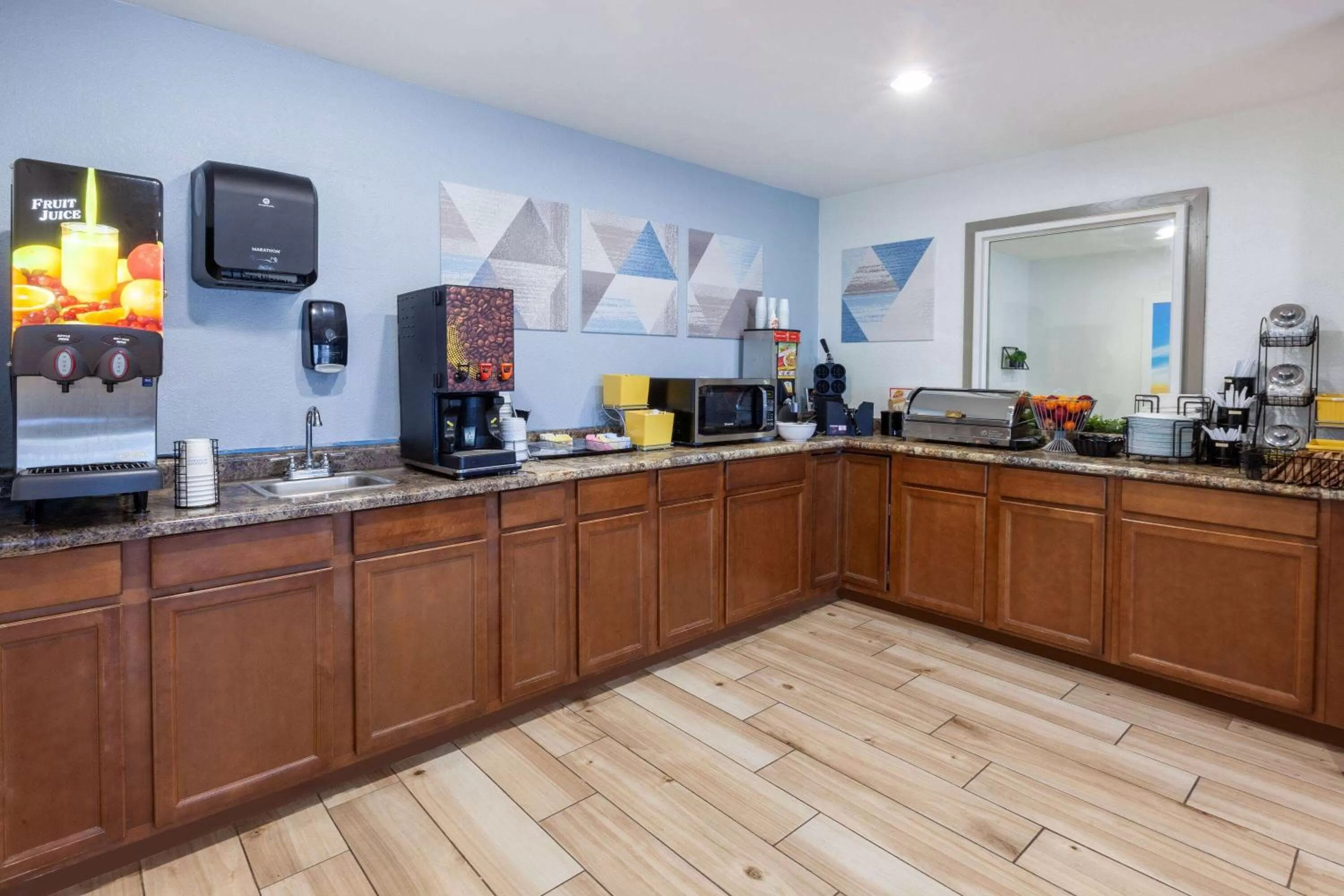 Breakfast in Days Inn by Wyndham Racine/Sturtevant