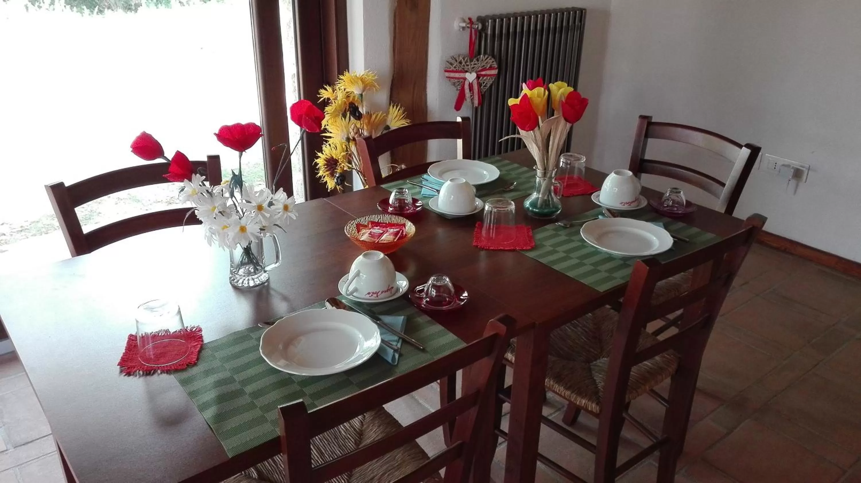 Communal lounge/ TV room, Dining Area in B&B Podere Legnotorto