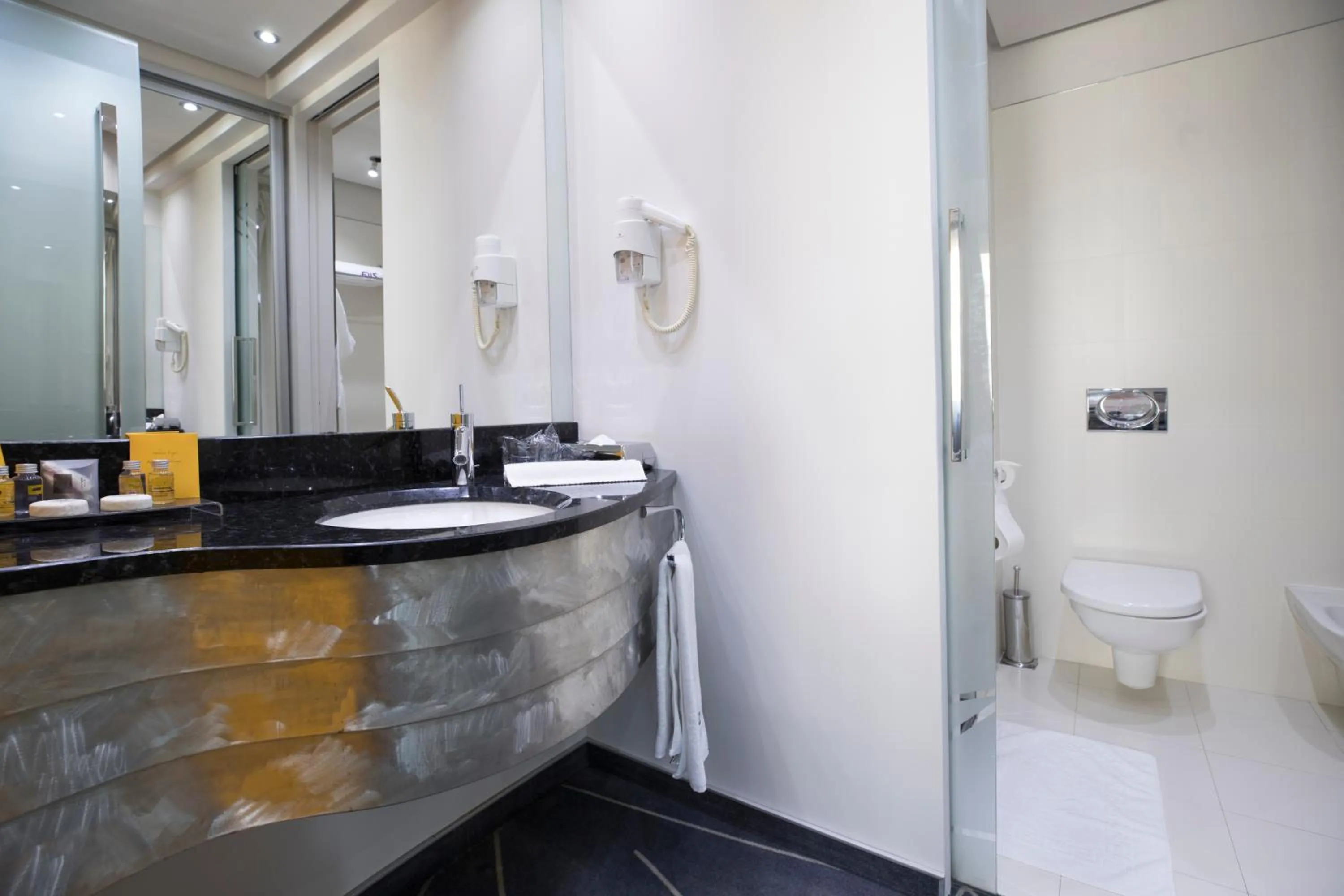 Bathroom in Nobel Zira Hotel