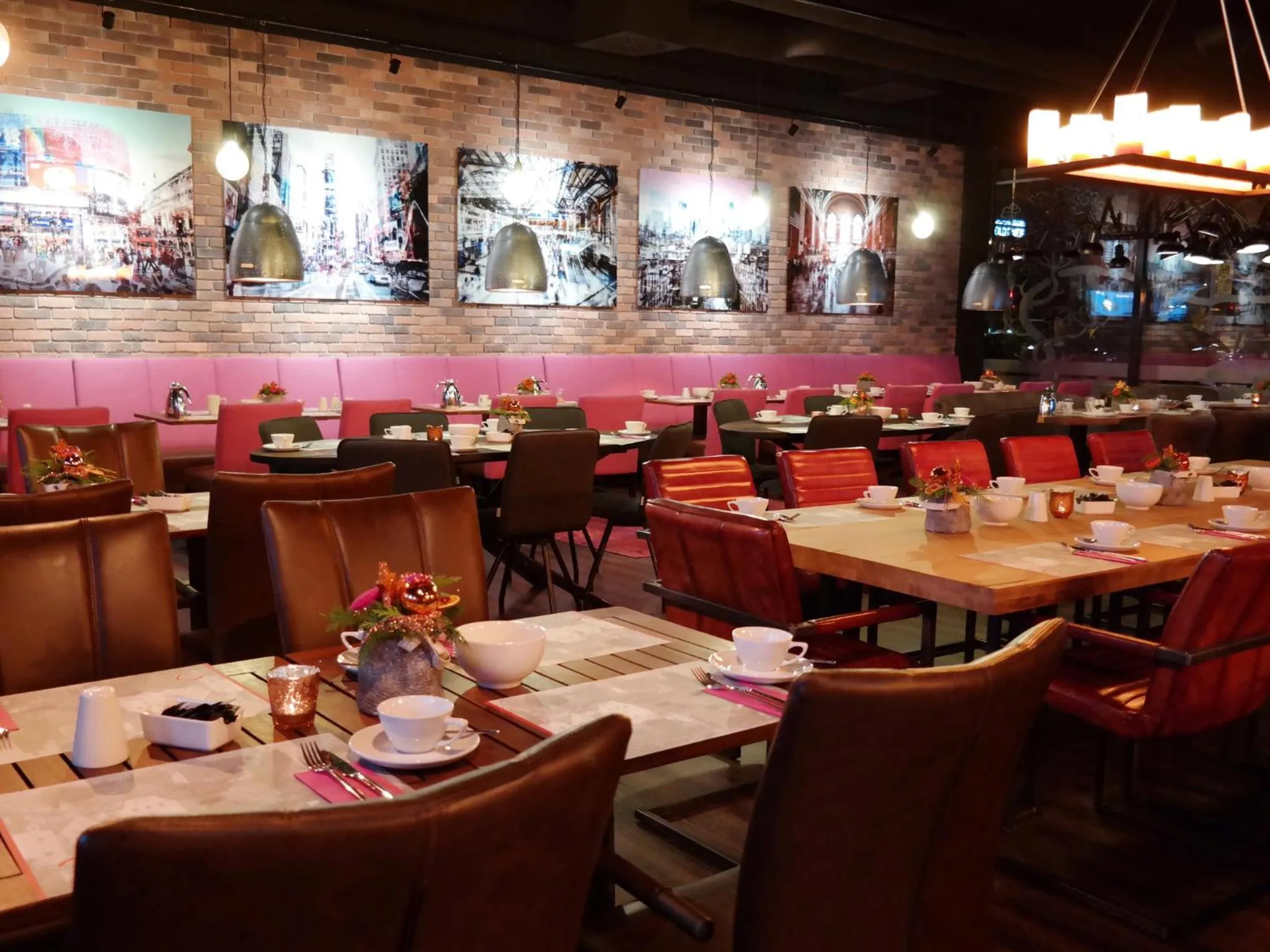 Restaurant/places to eat in enso Hotel