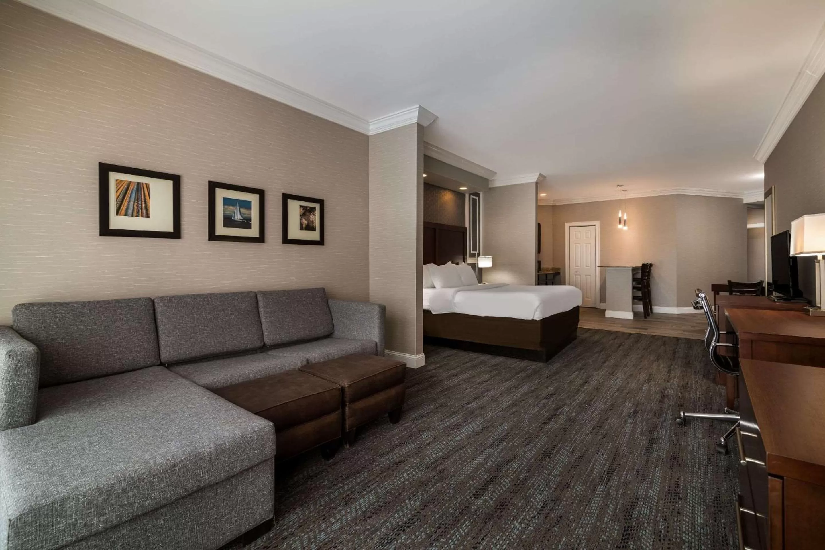 Bedroom, Bed in Comfort Inn & Suites Plattsburgh - Morrisonville