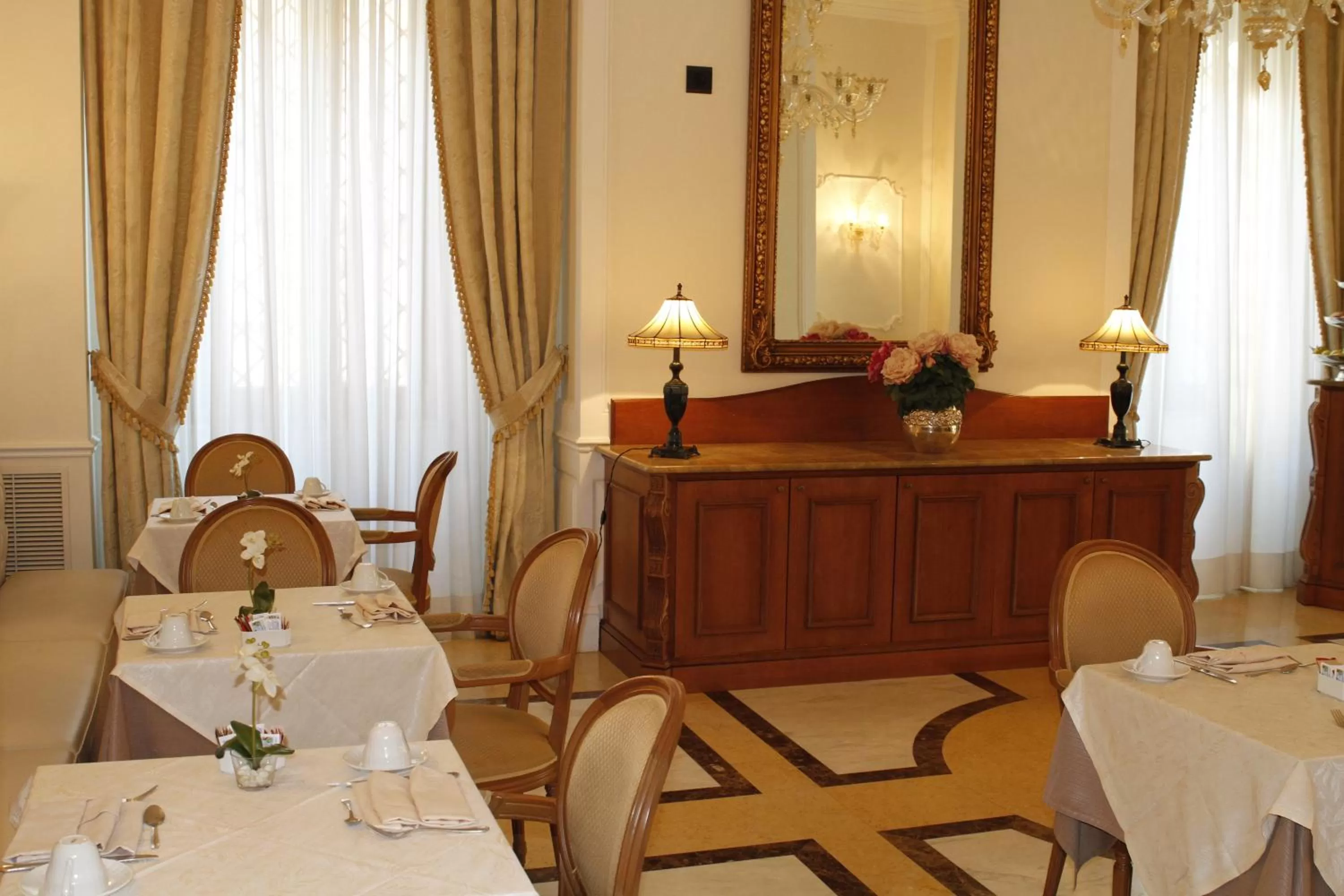 Restaurant/places to eat in Hotel Villa Pinciana