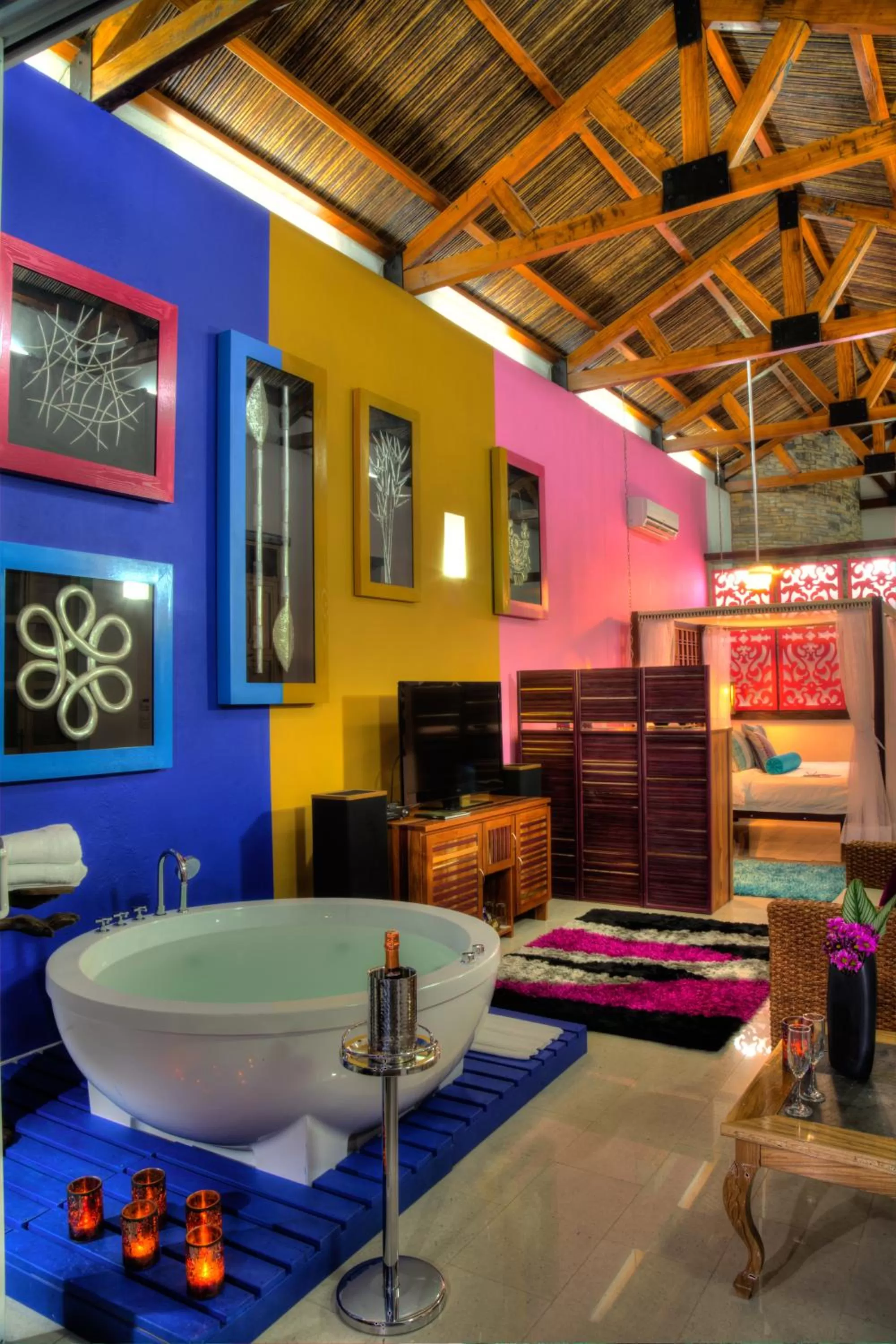 Bath in Casa de Leda, a Kali Hotel