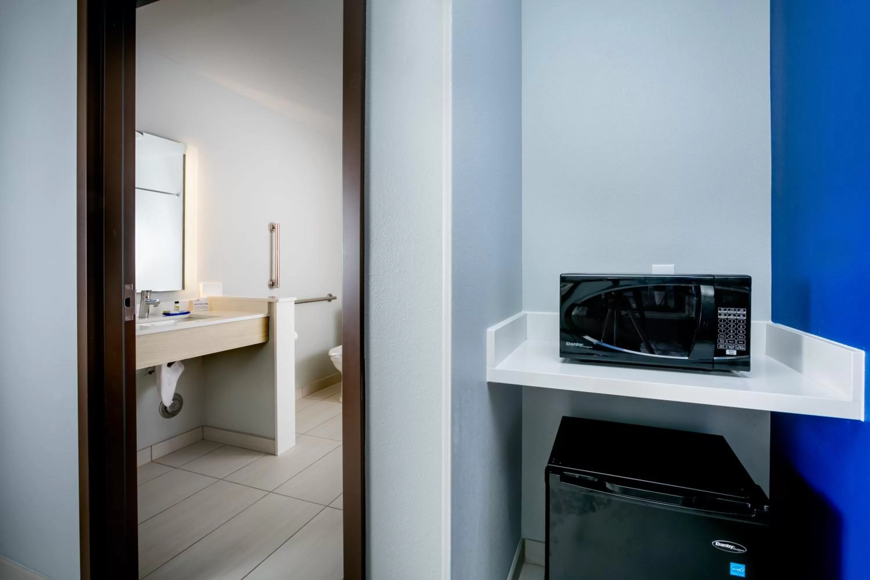 Photo of the whole room in Holiday Inn Express & Suites - Bend South by IHG