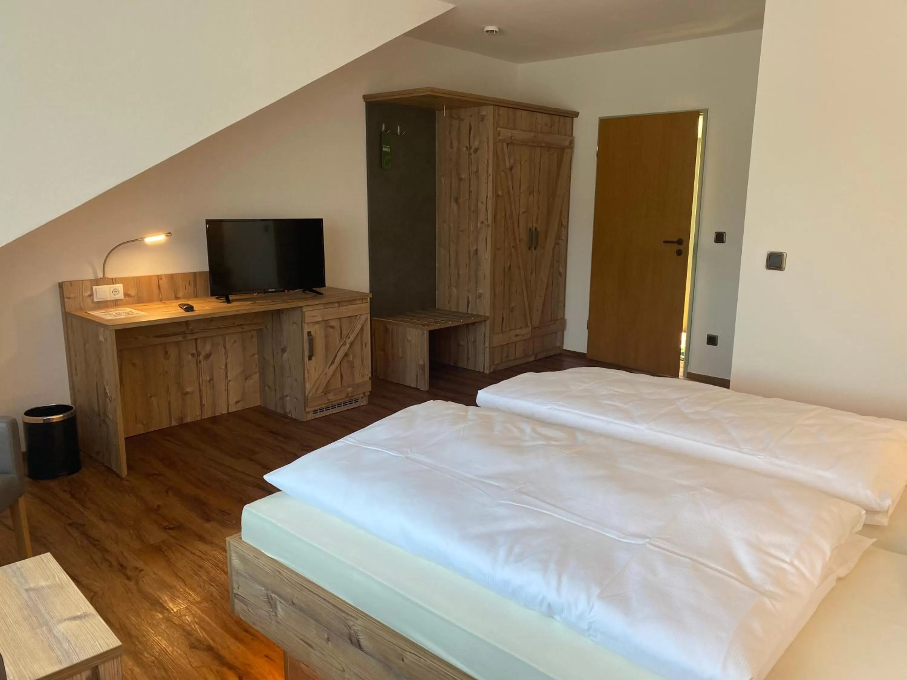 Photo of the whole room, Bed in Motel Domblick