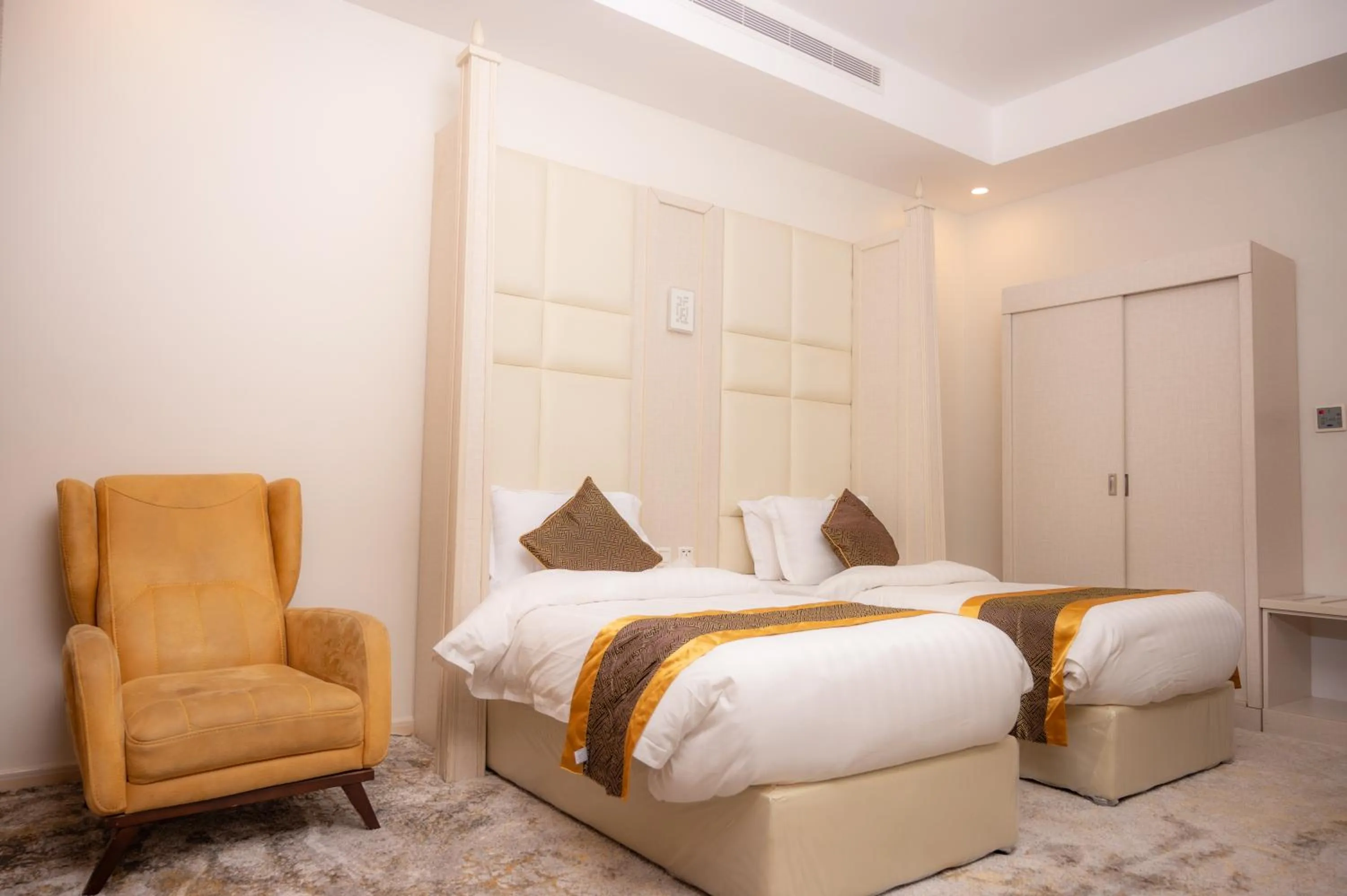 Photo of the whole room, Bed in Areen Hotel فندق ارين