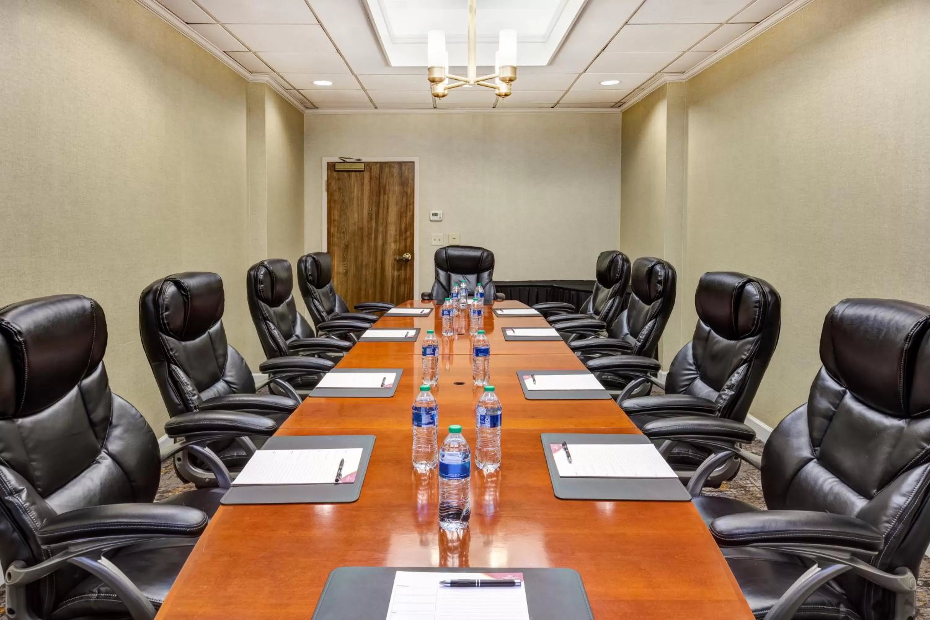 Meeting/conference room in Crowne Plaza Dulles Airport by IHG