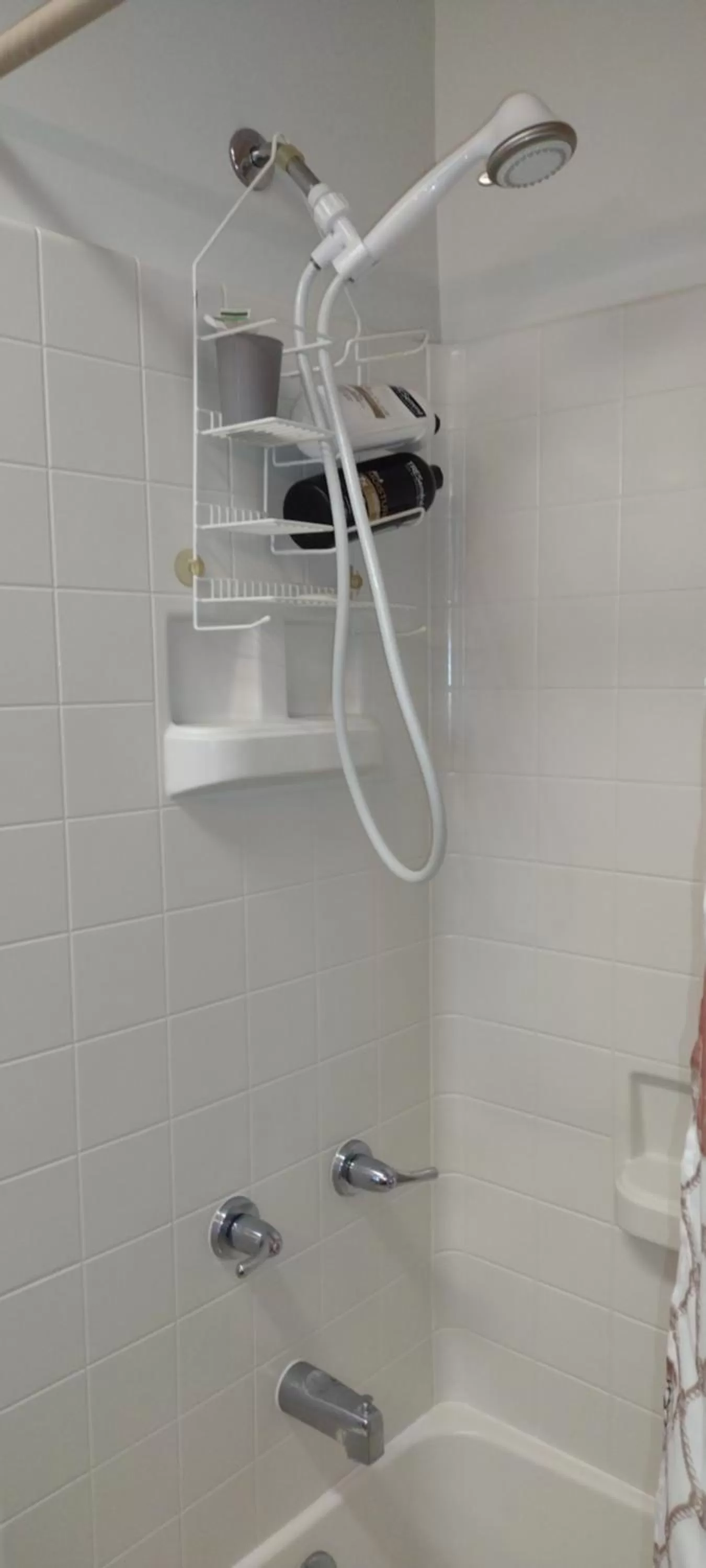 Shower in Quiet FULL-SIZE bed close to town 420 friendly