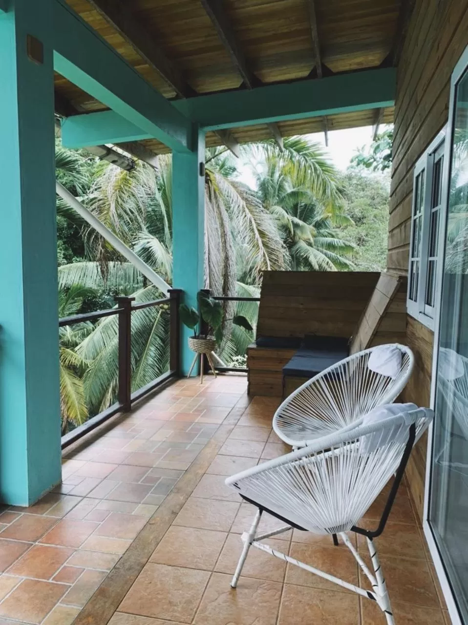 Patio, Balcony/Terrace in Bird Island Bungalows