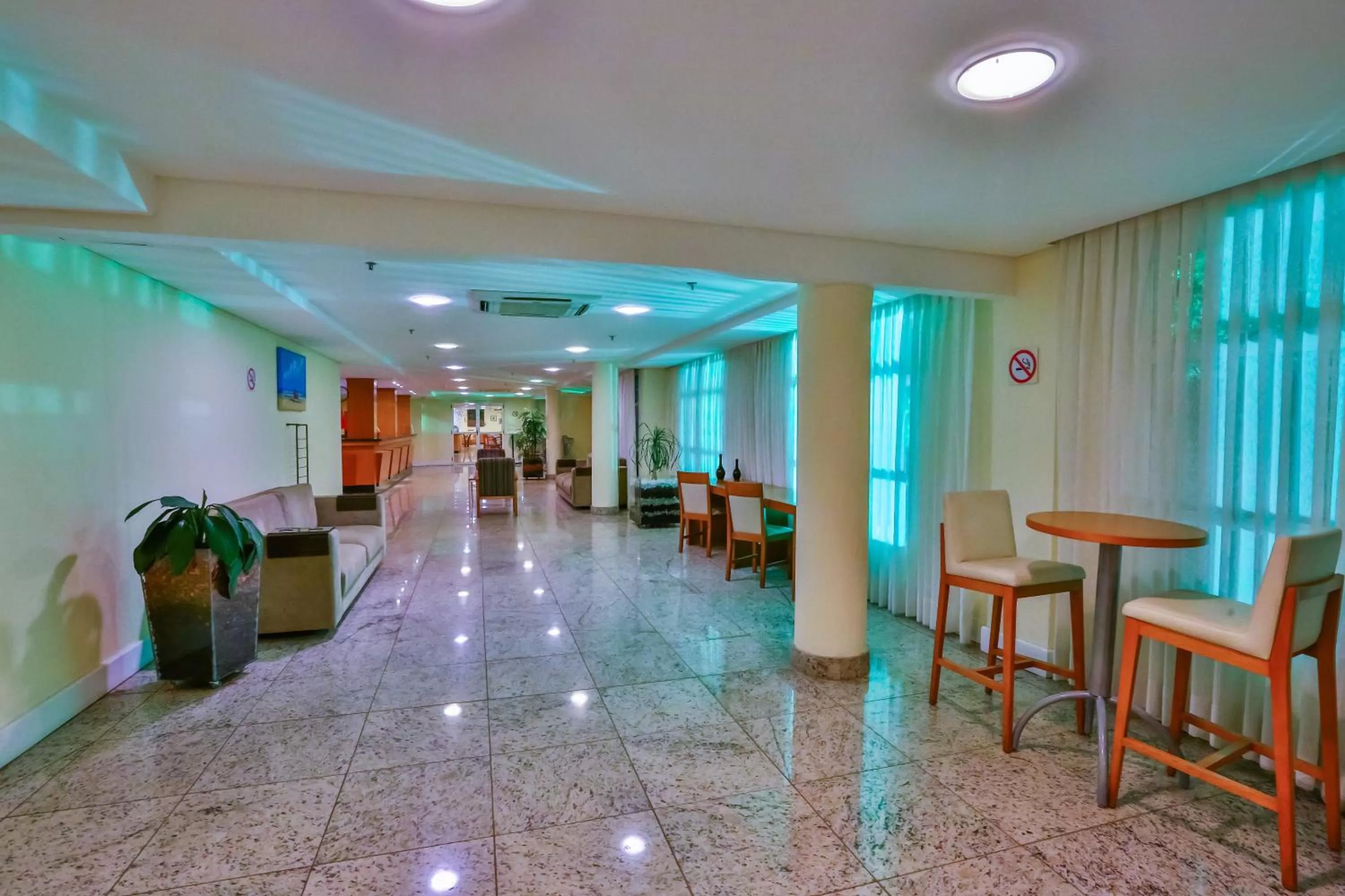 Lobby or reception in Dubai Macaé by Atlântica