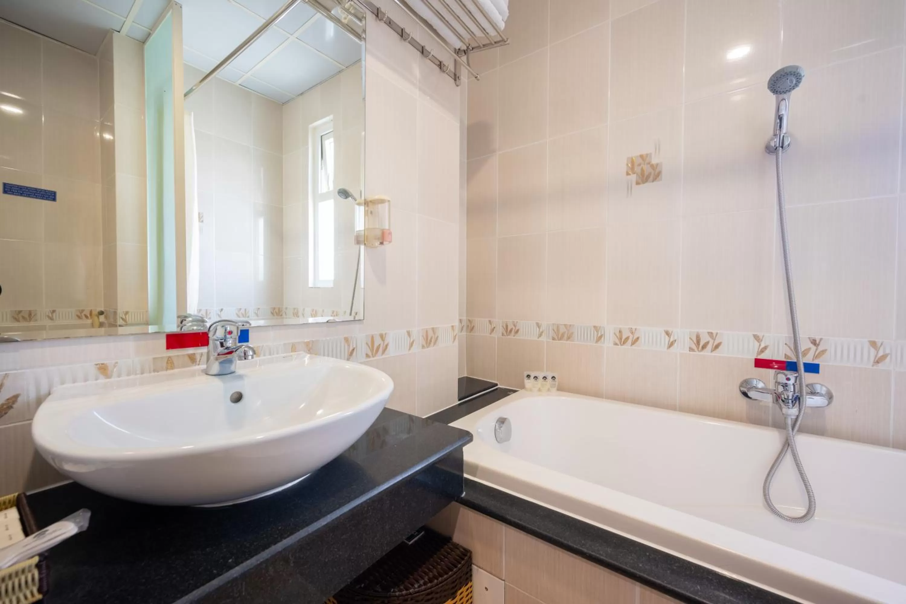 Bathroom in Duc Vuong Saigon Hotel - Bui Vien