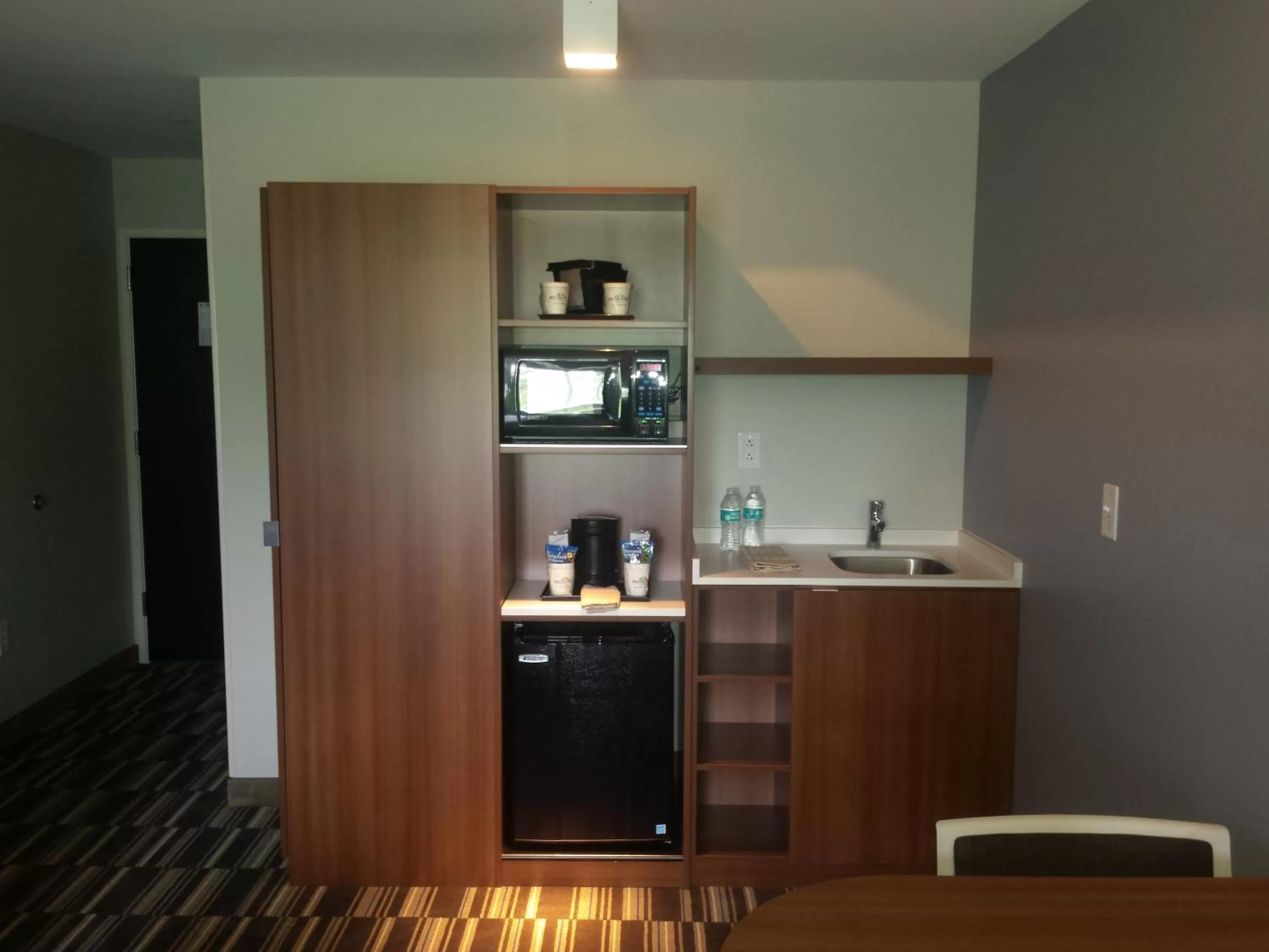 Queen Studio Suite - Disability Access/Non-Smoking in Microtel Inn & Suites by Wyndham Philadelphia Airport Ridley Park