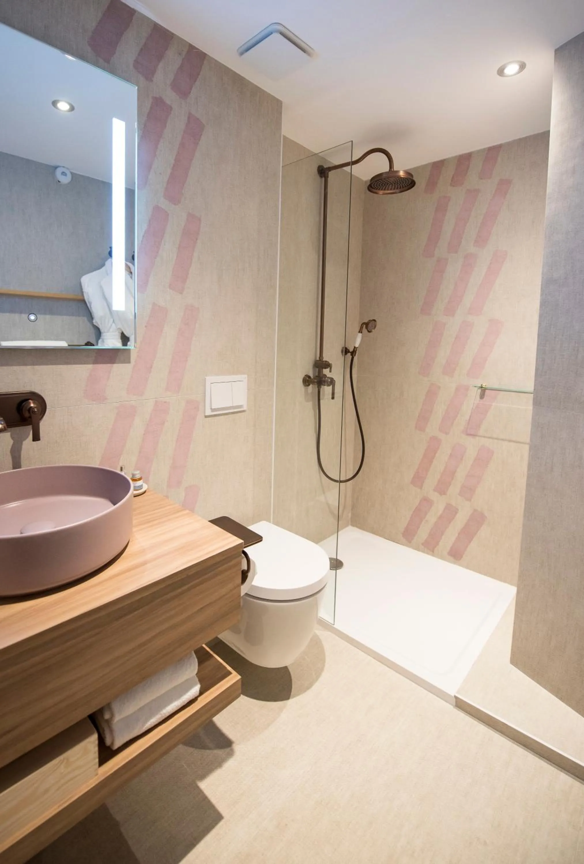 Shower in L'Anderenis Boutique Hôtel