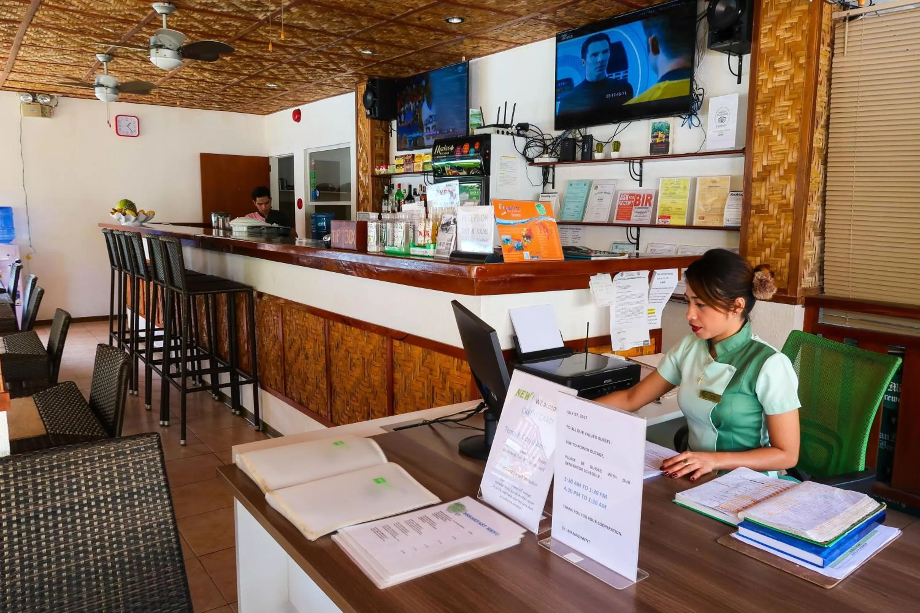 Staff in Scent of Green Papaya