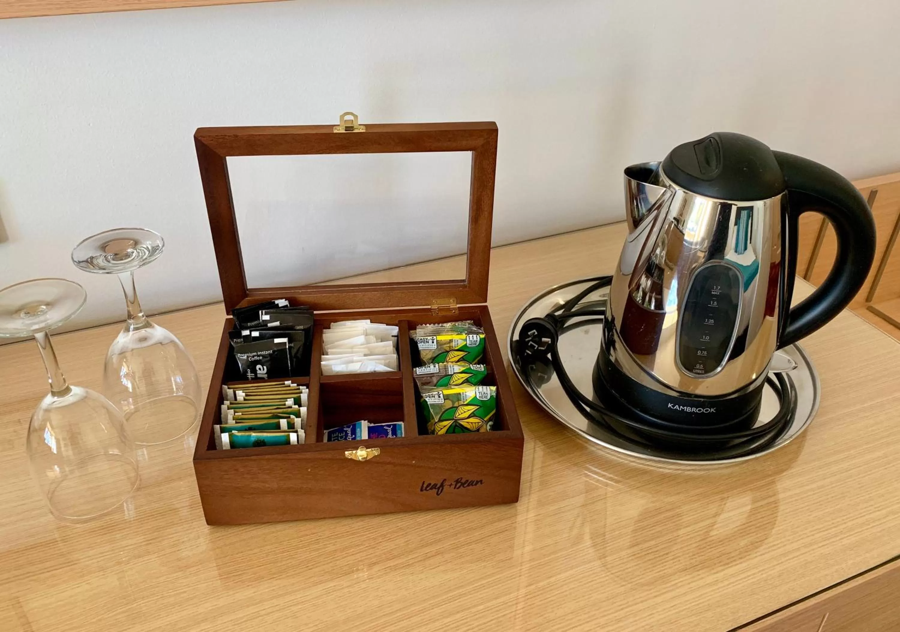 Coffee/tea facilities in Ensenada Motor Inn and Suites