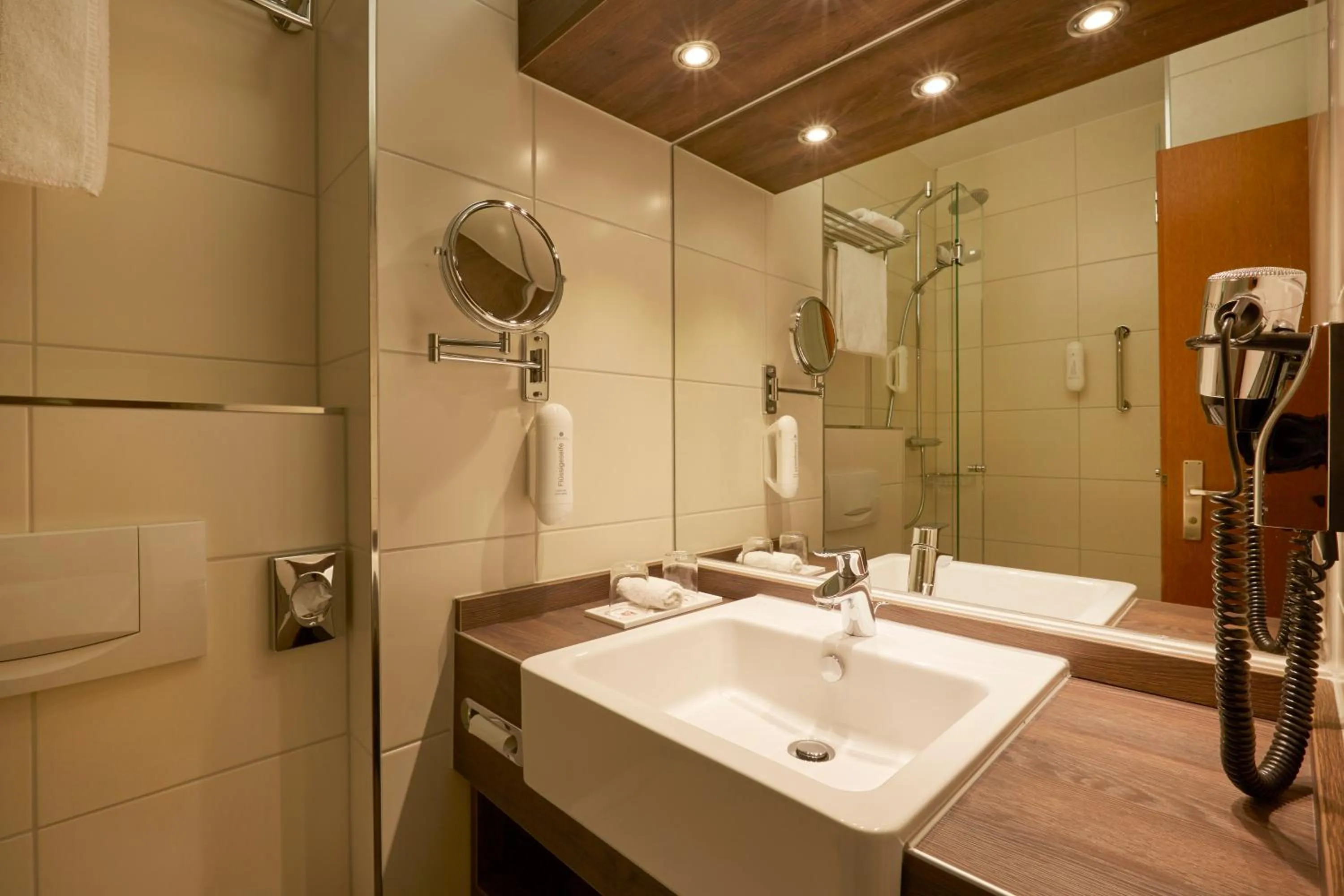 Bathroom in H+ Hotel Nürnberg