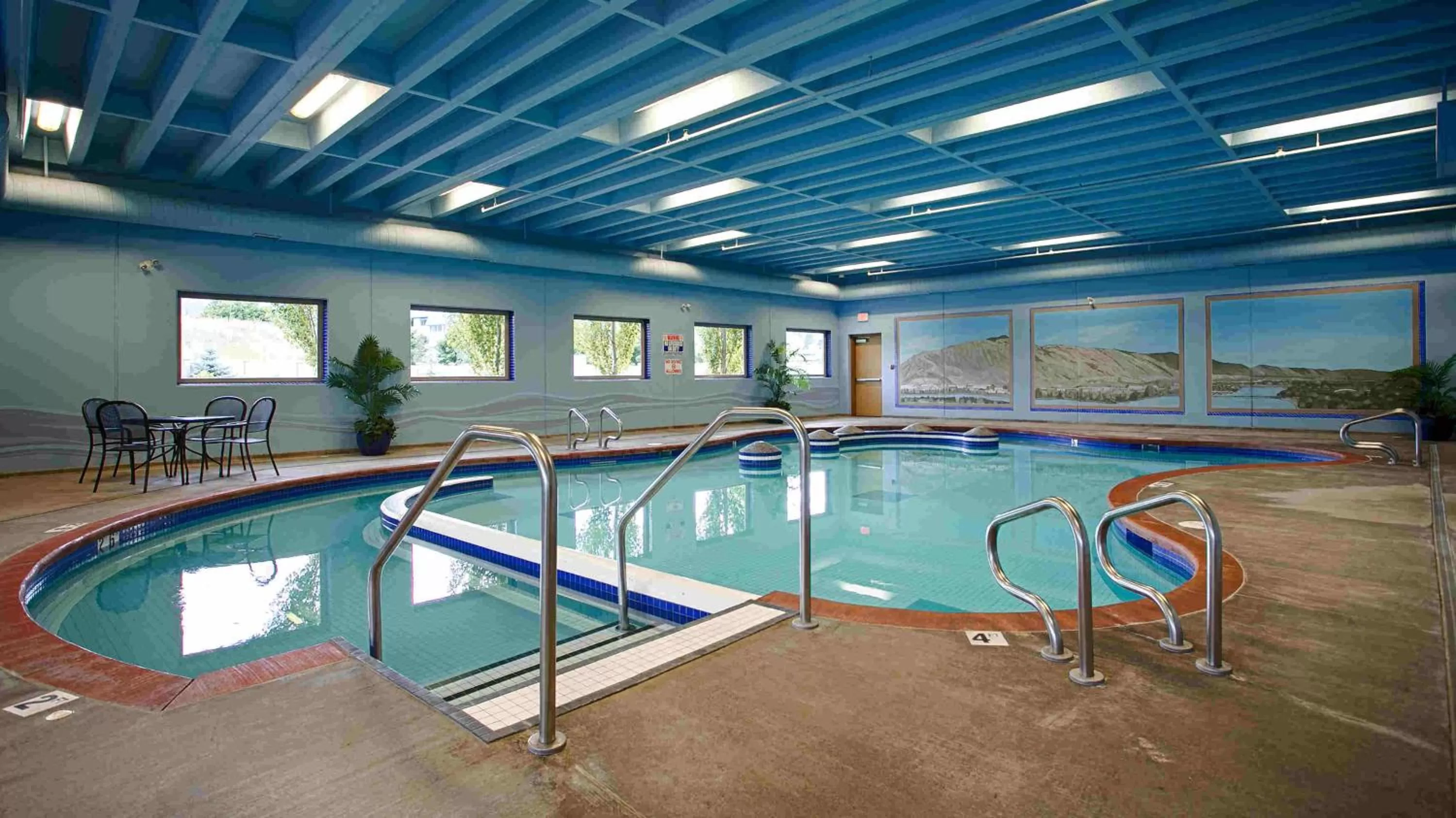 Swimming pool in Best Western Plus Kamloops Hotel