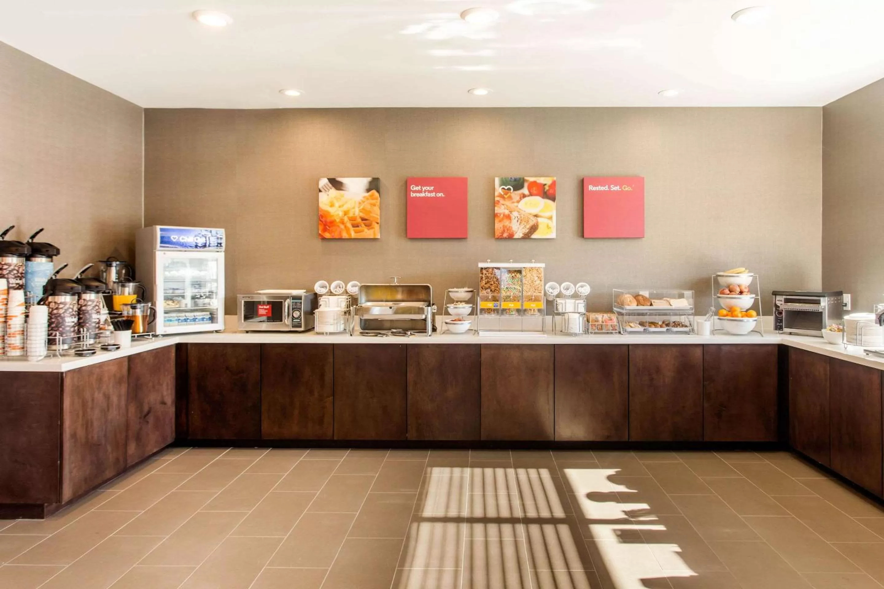 Restaurant/Places to Eat in Comfort Suites North Charleston - Ashley Phosphate