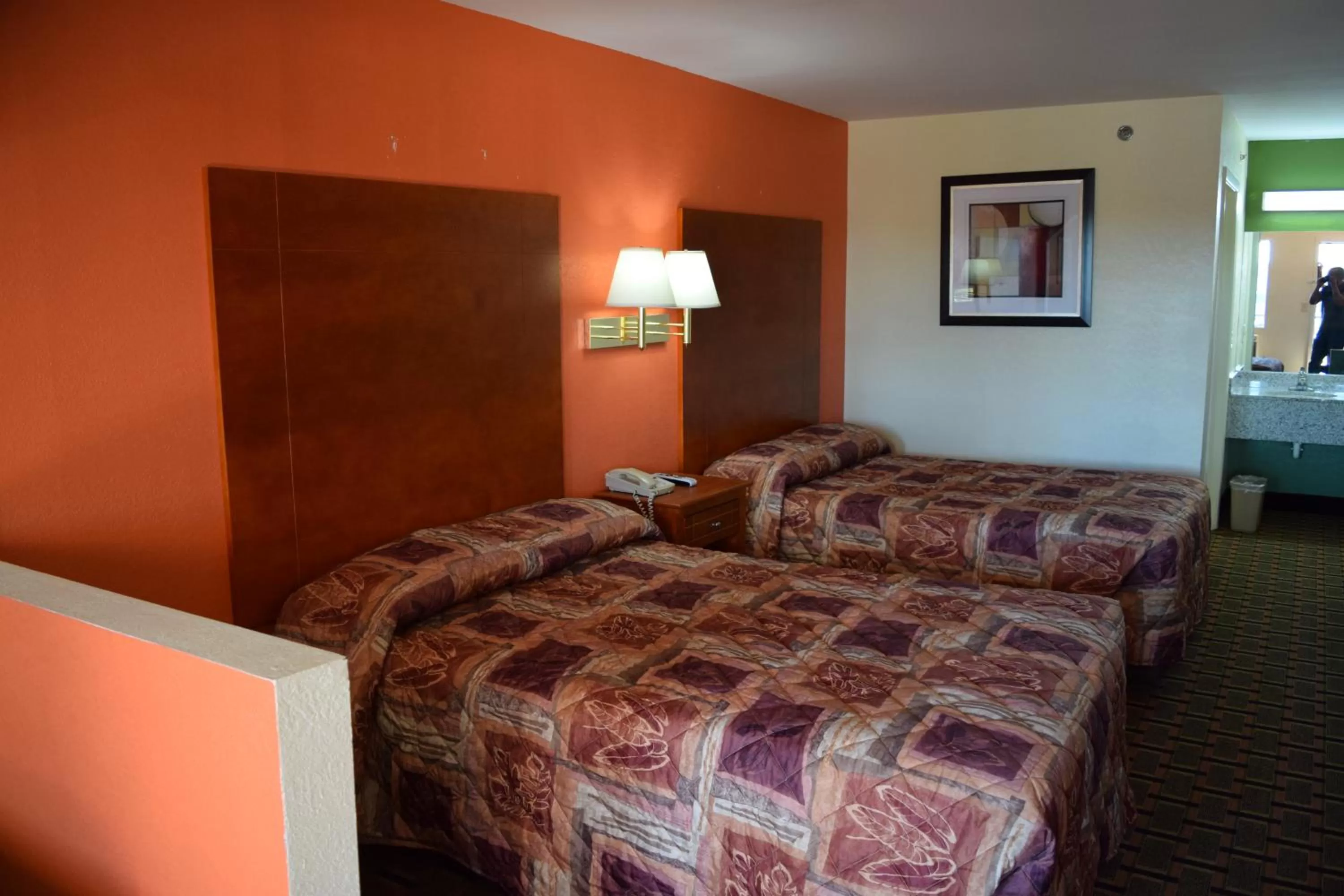 Double Room with Two Double Beds in Royal Inn & Suites