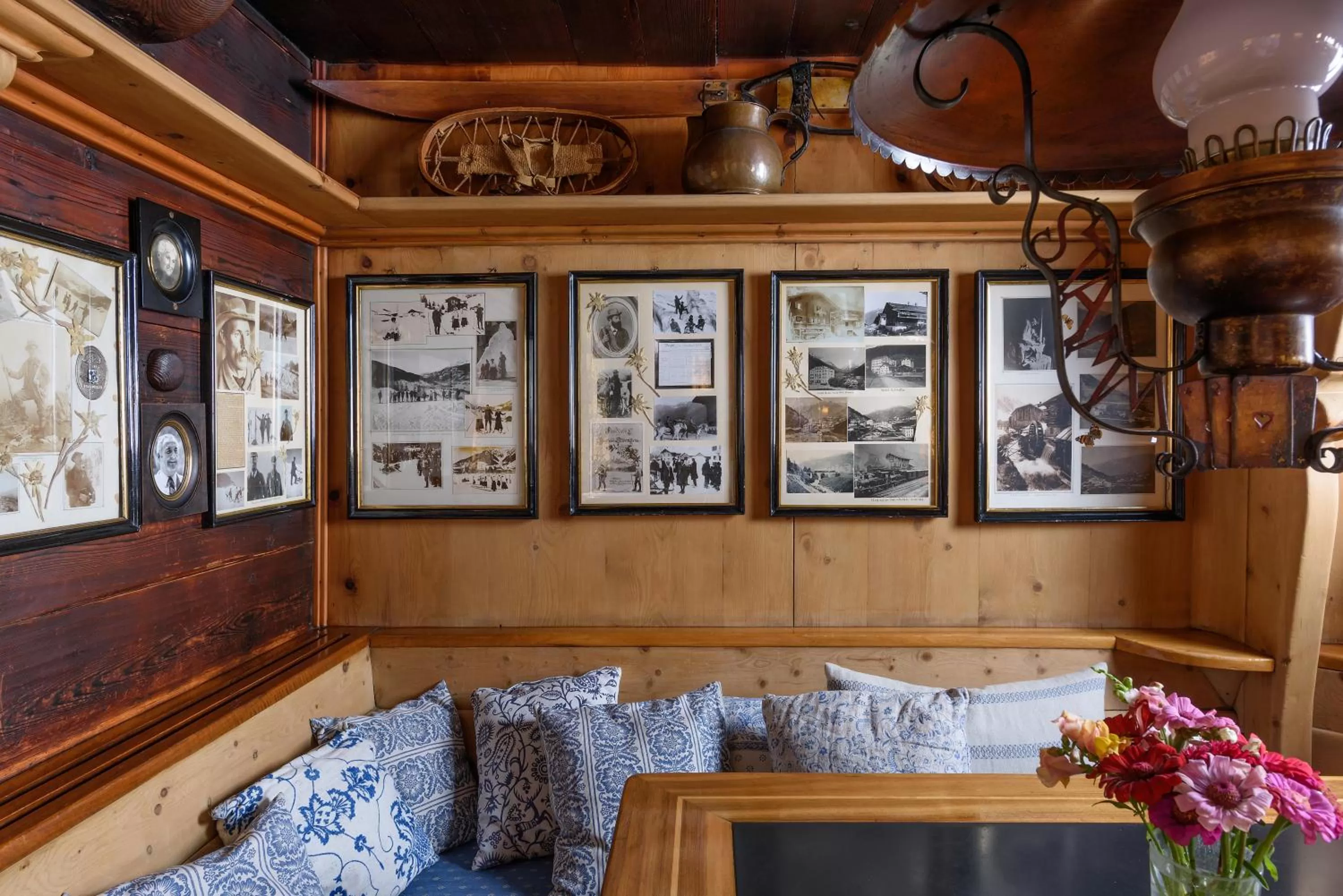 Restaurant/places to eat in Hotel Chesa Grischuna