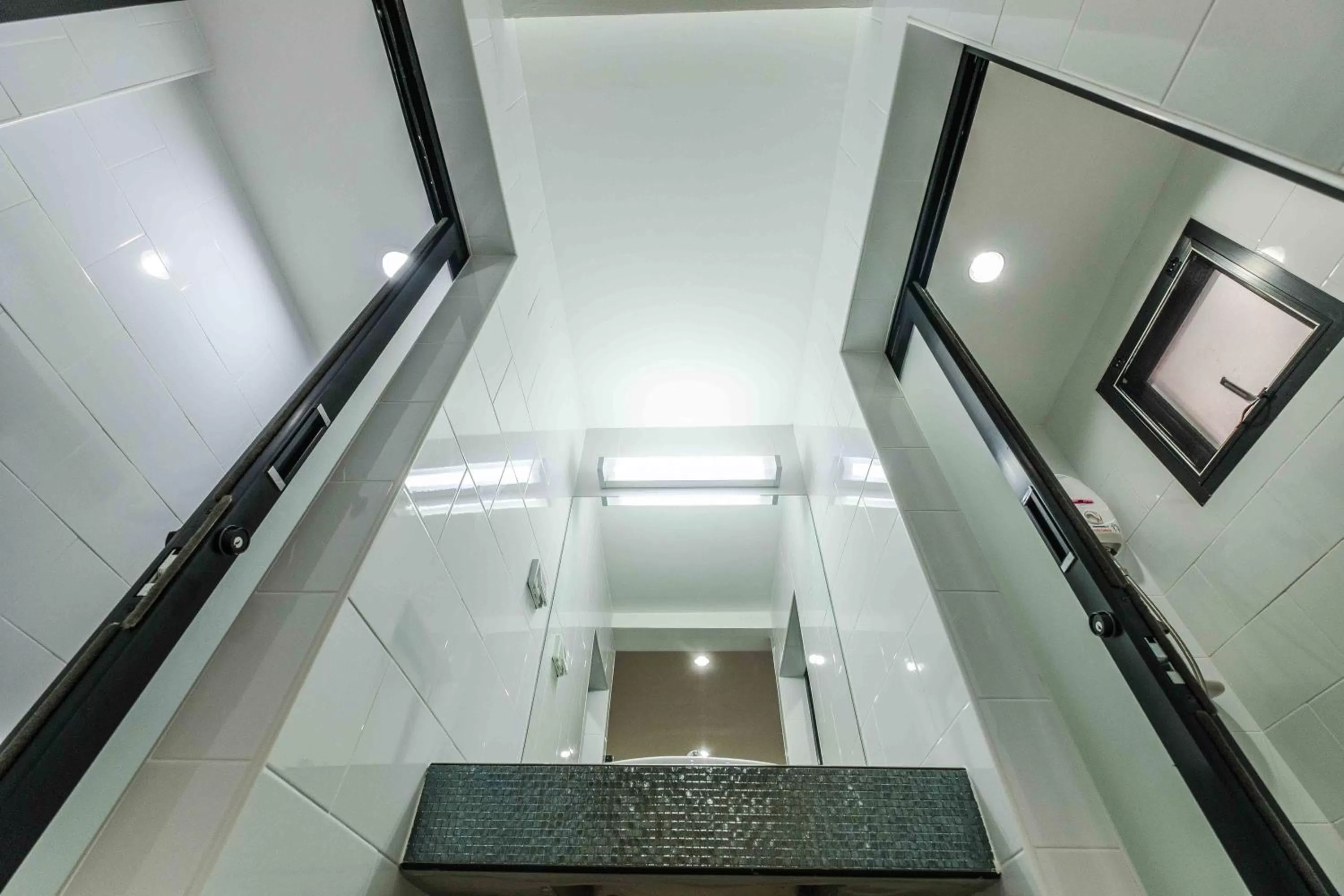 Shower in Don Muang Hotel