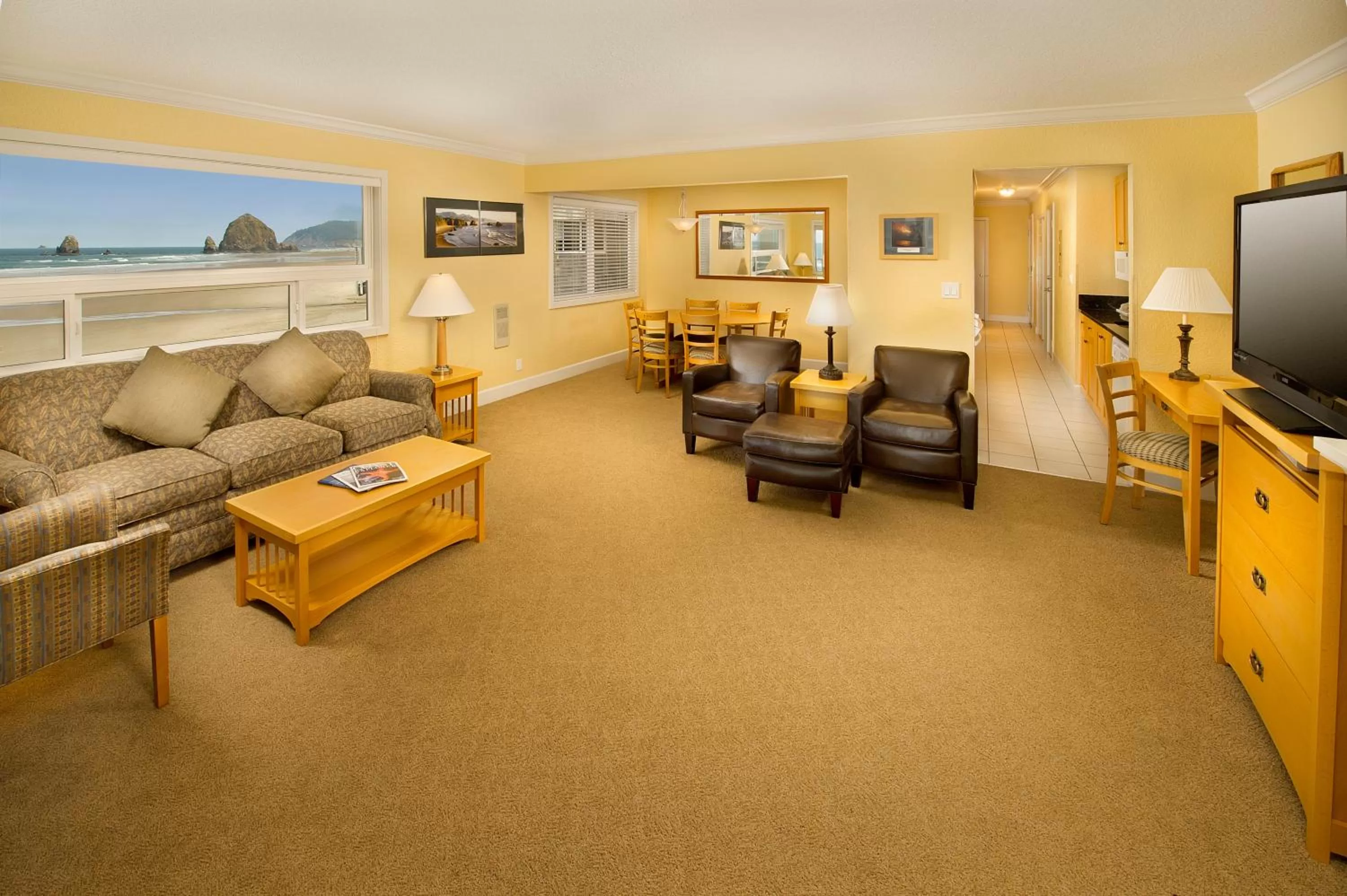 Seating Area in Tolovana Inn