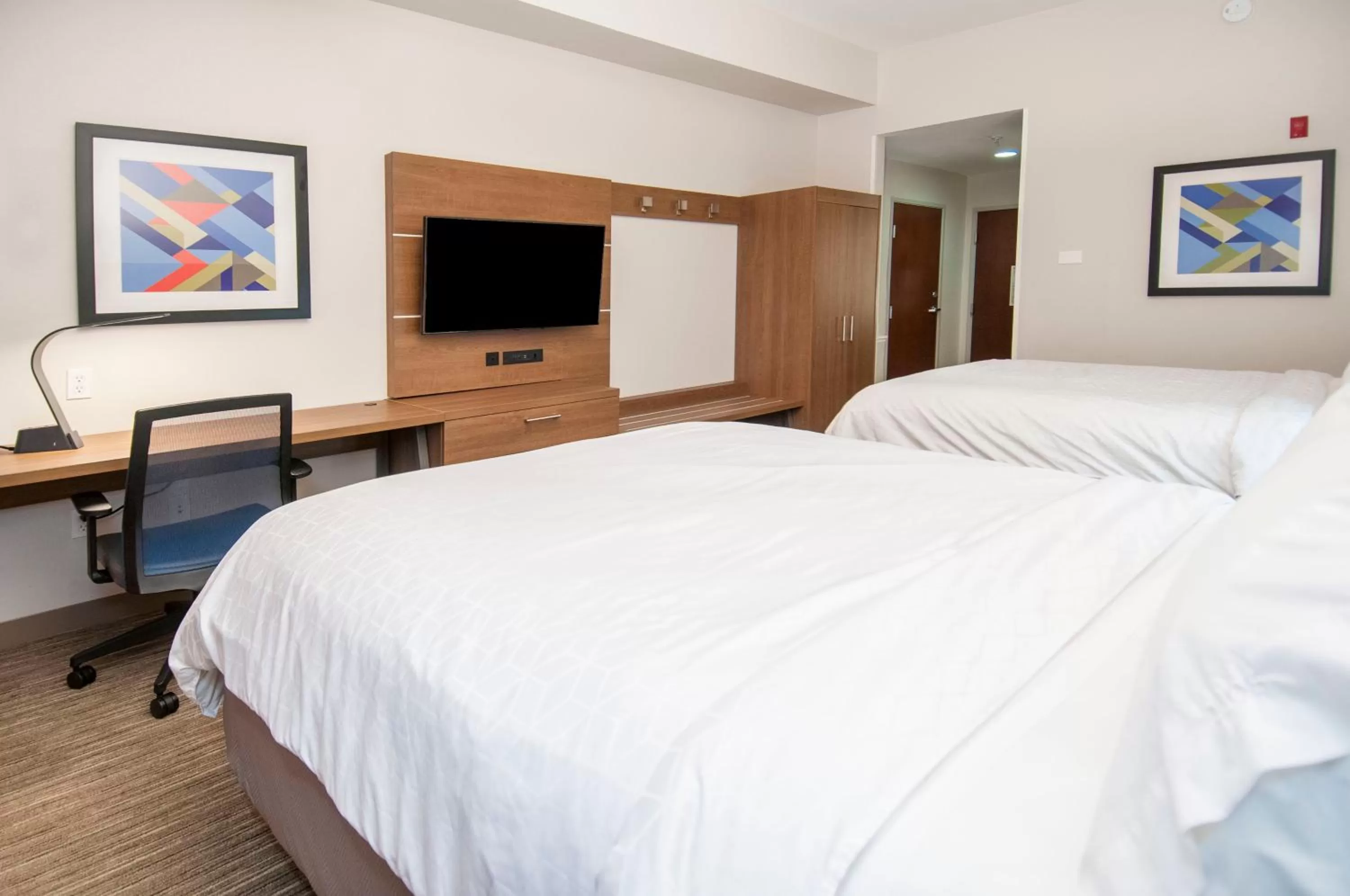 Photo of the whole room, Bed in Holiday Inn Express Hotel & Suites Biloxi- Ocean Springs by IHG