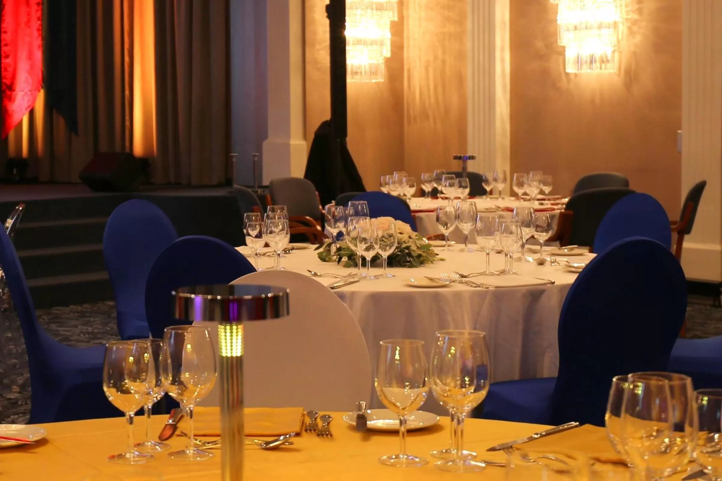 Restaurant/places to eat in Hotel De La Paix