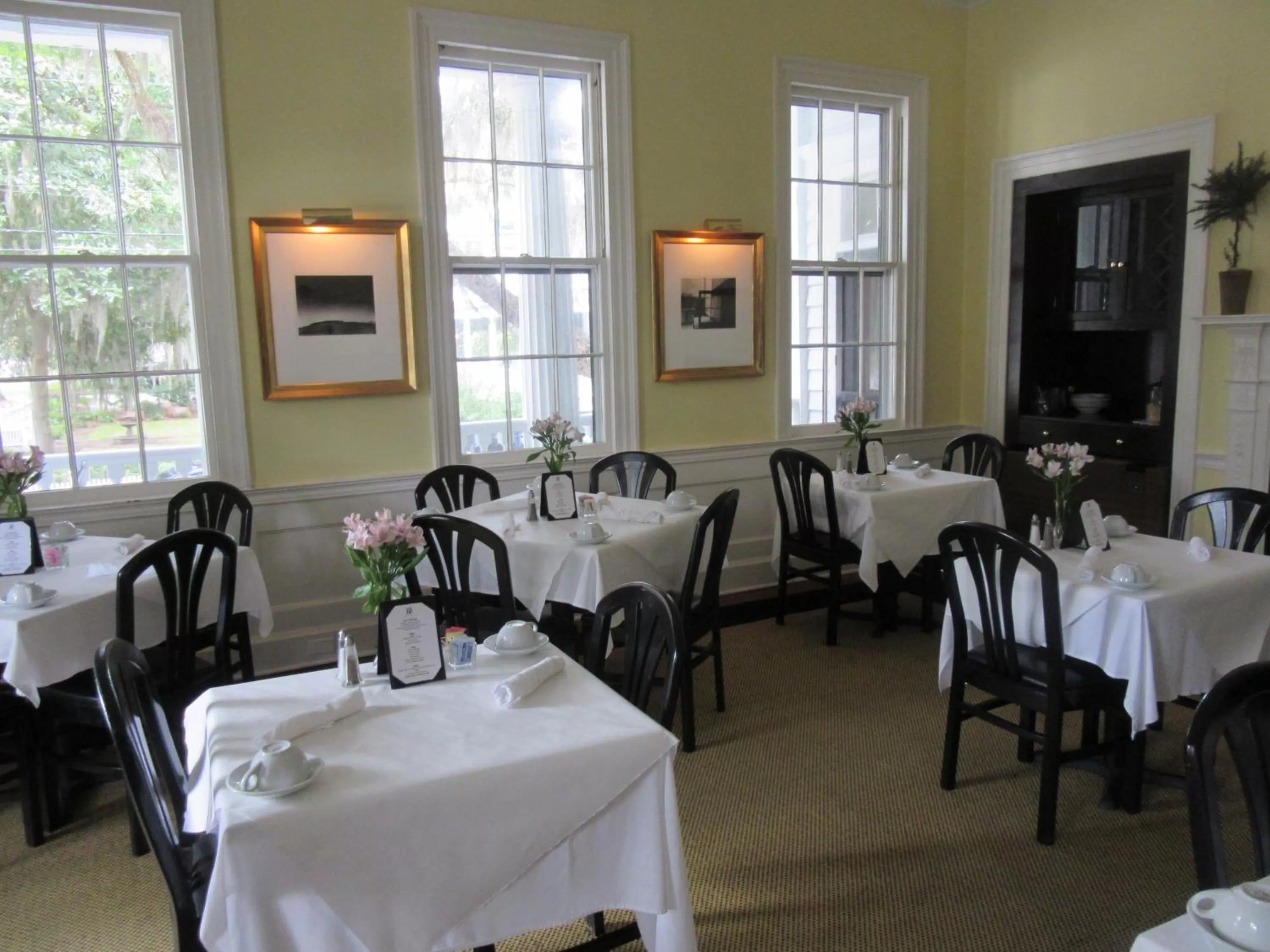 Restaurant/places to eat in Rhett House