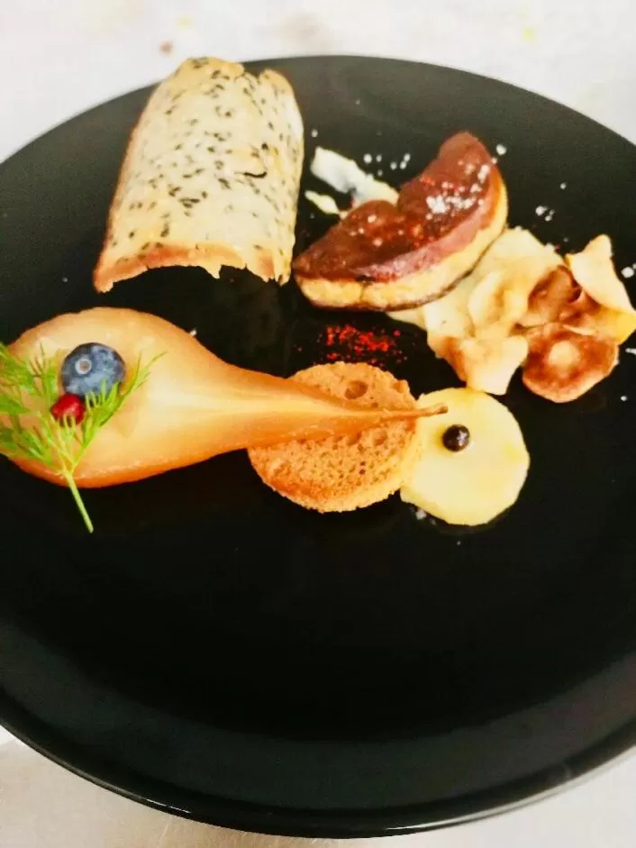 Restaurant/places to eat in Le Cheval Blanc