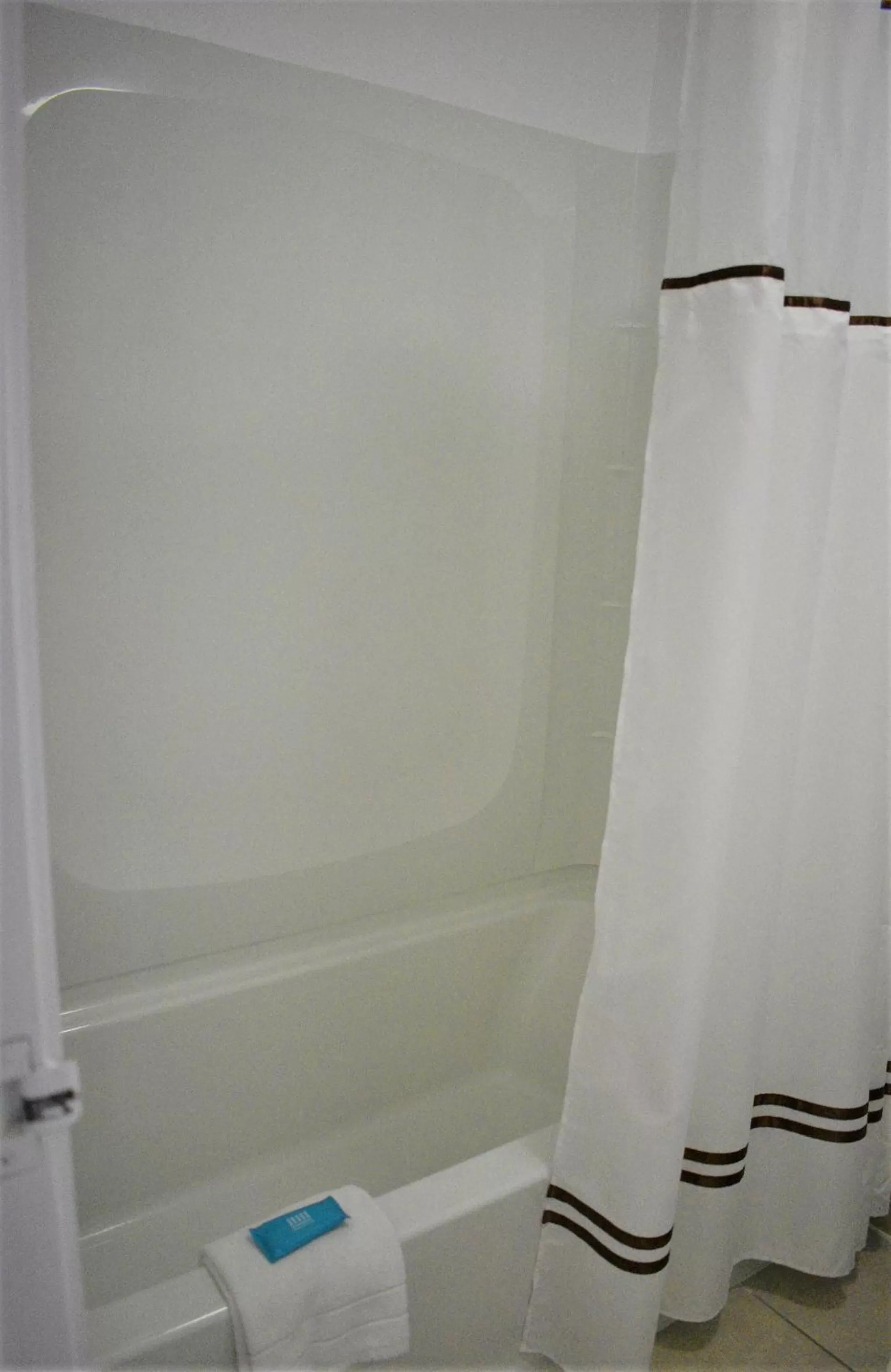 Bath in Signature Anaheim Maingate