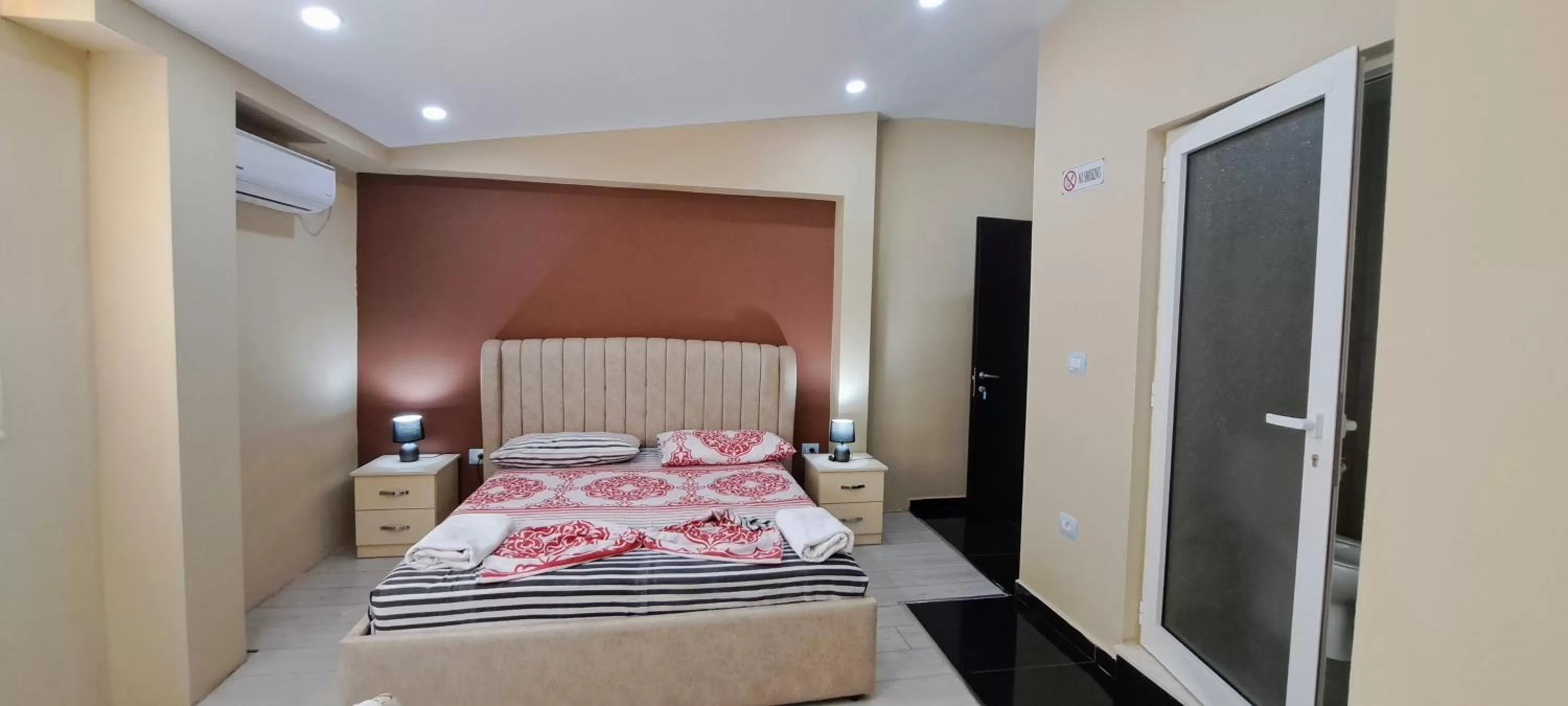 Bed in CityCenterHotel Shkoder