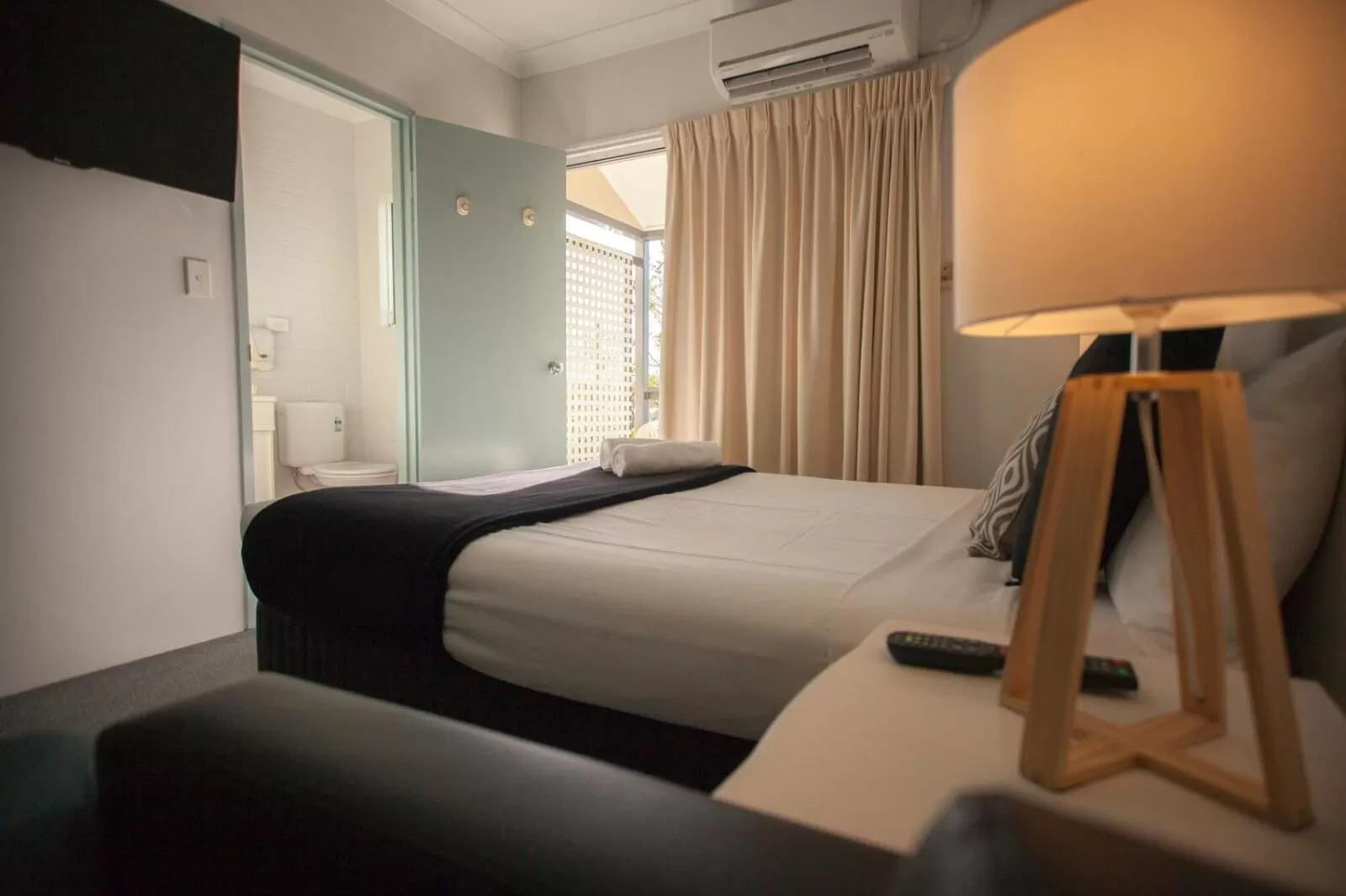 Bed in Herston Place Motel